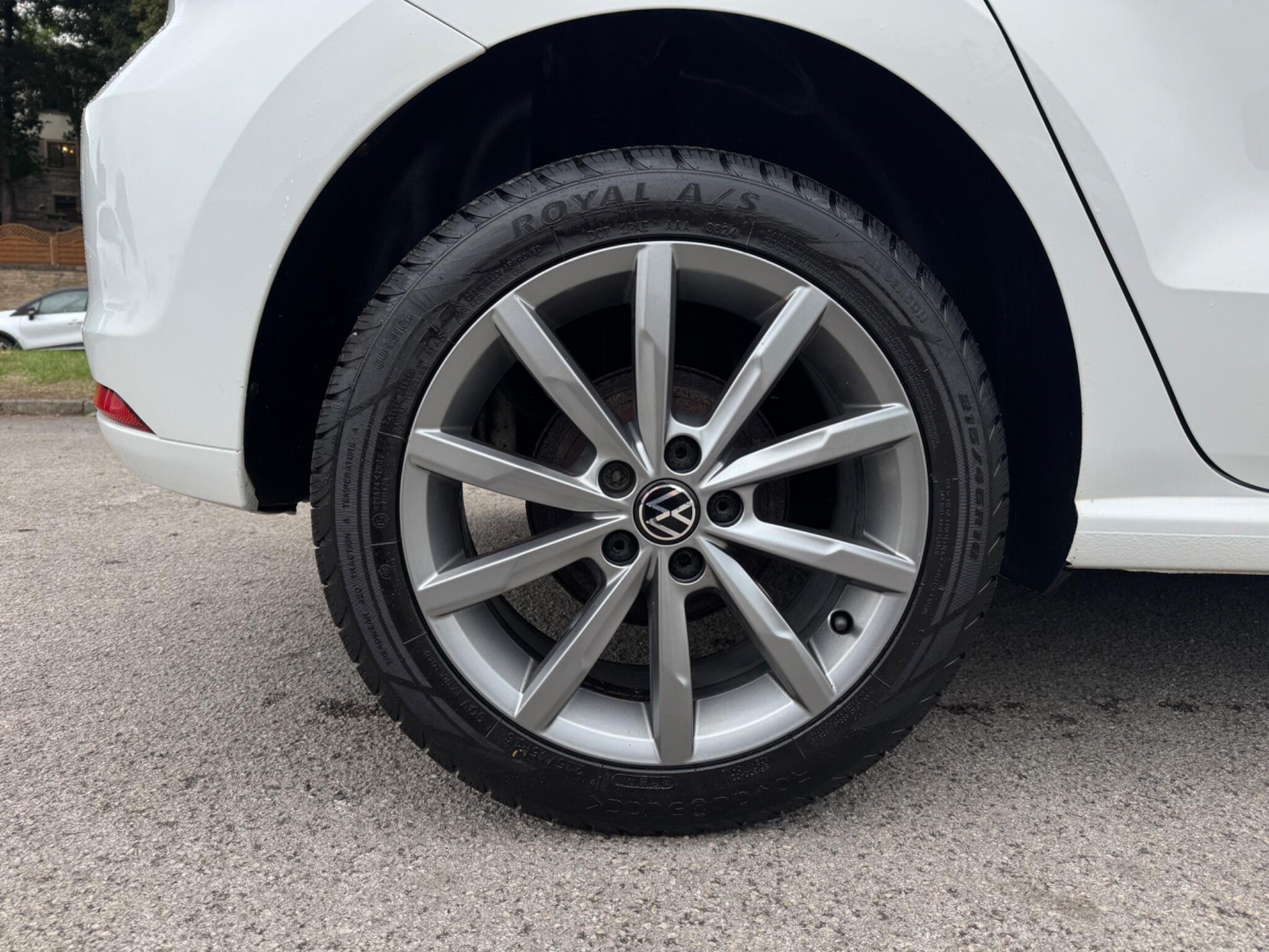 Volkswagen Polo view 11