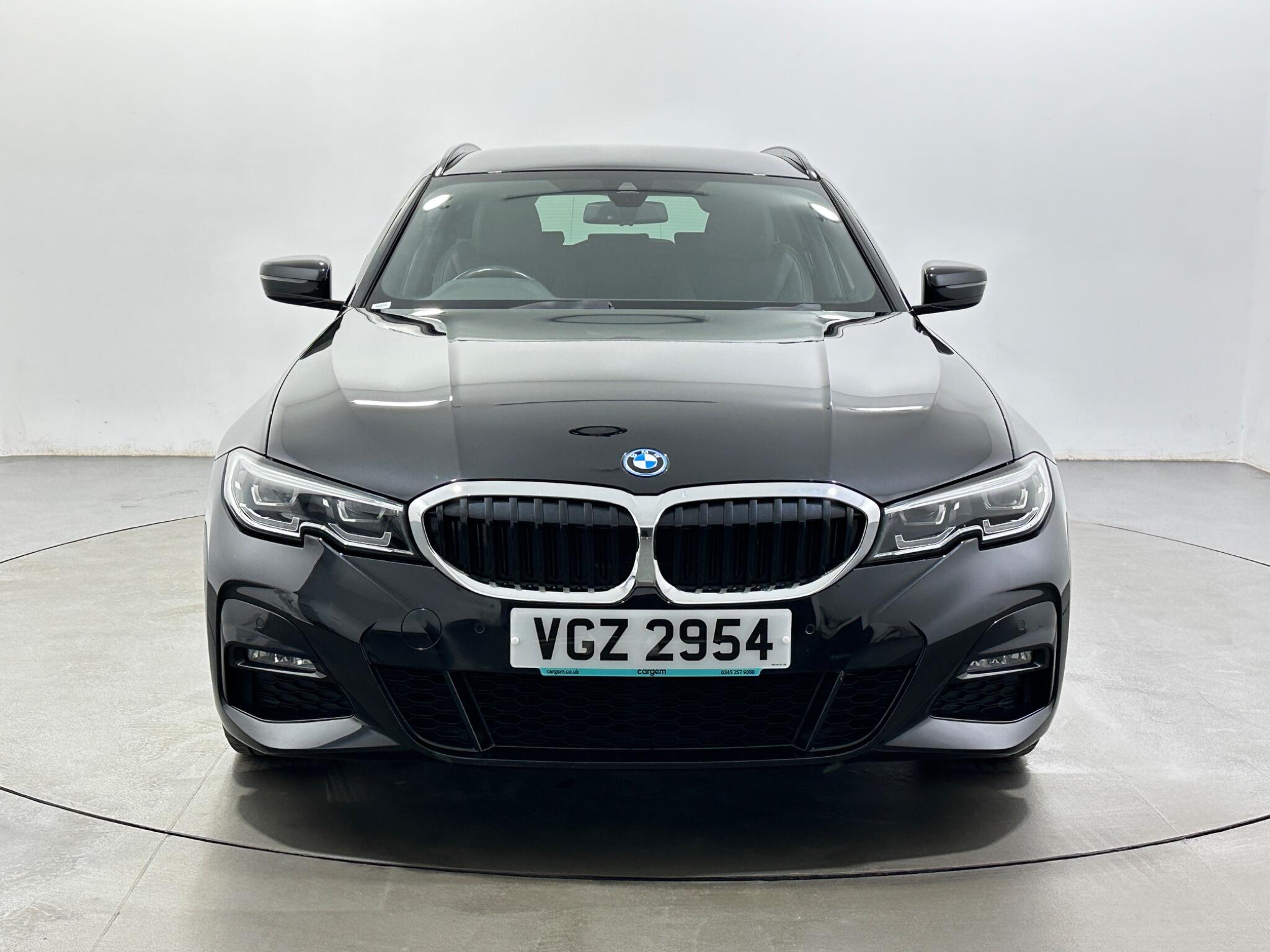 BMW 3 Series view 3