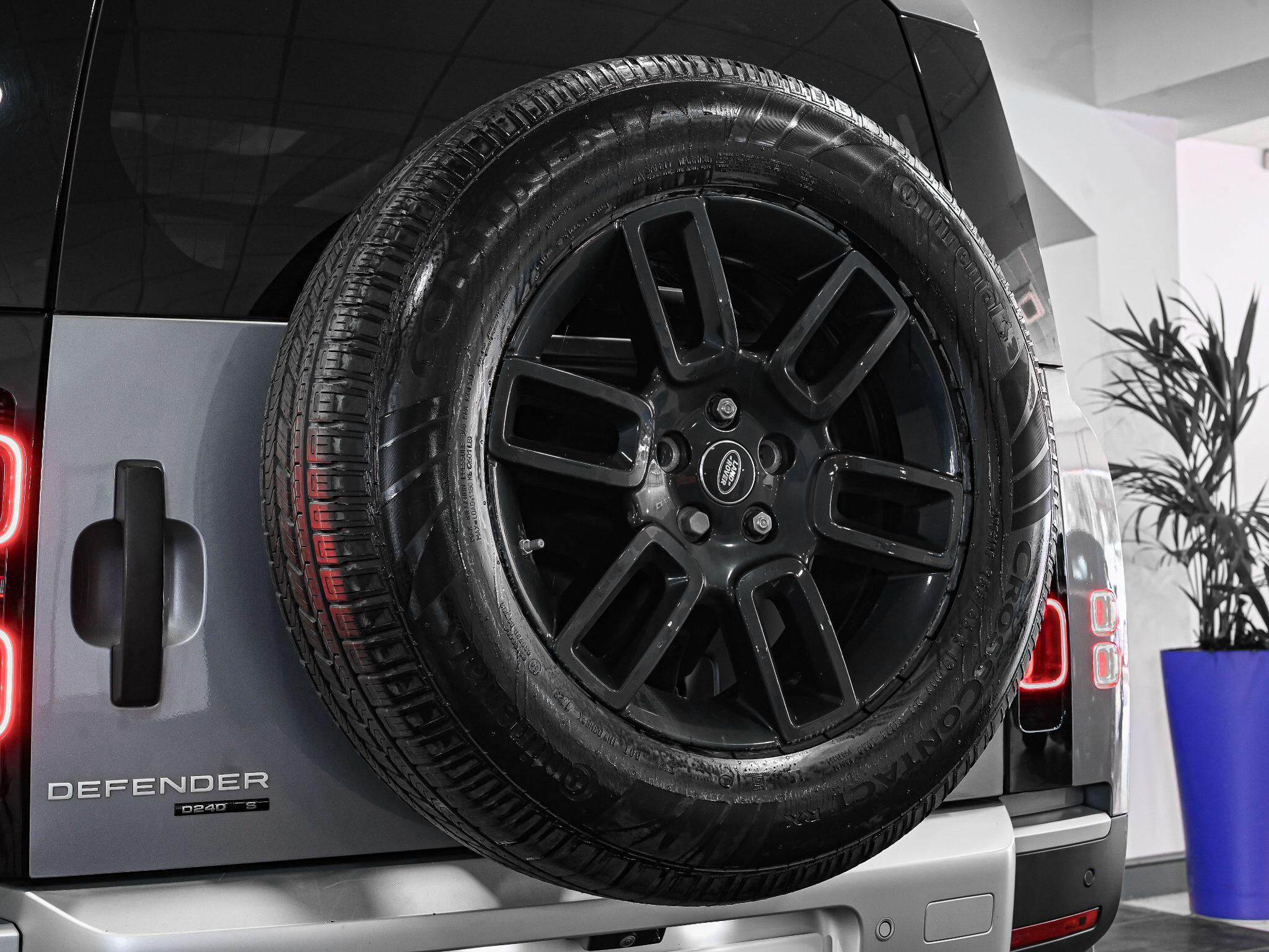 Land Rover Defender view 22