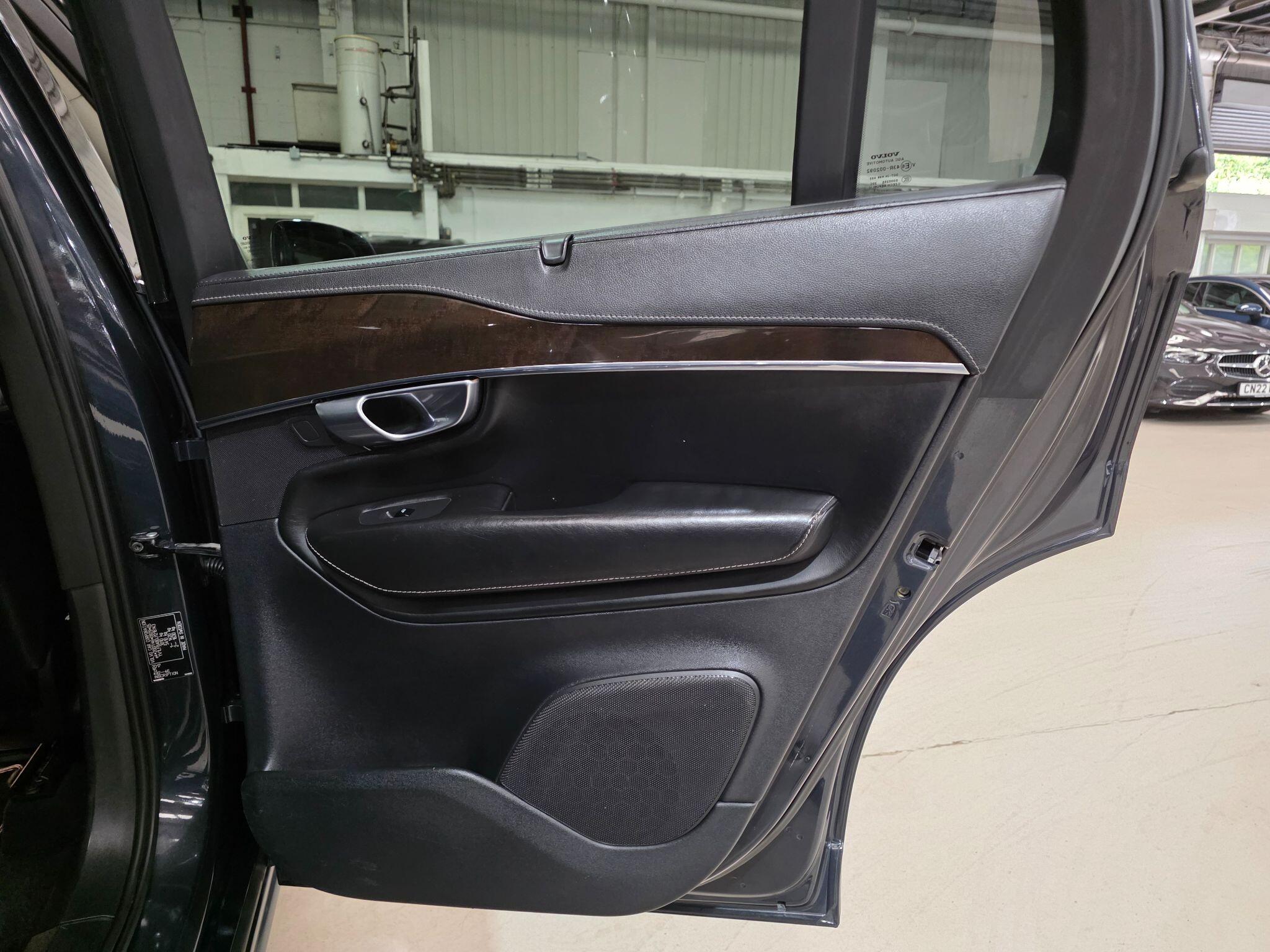 Volvo XC90 view 23