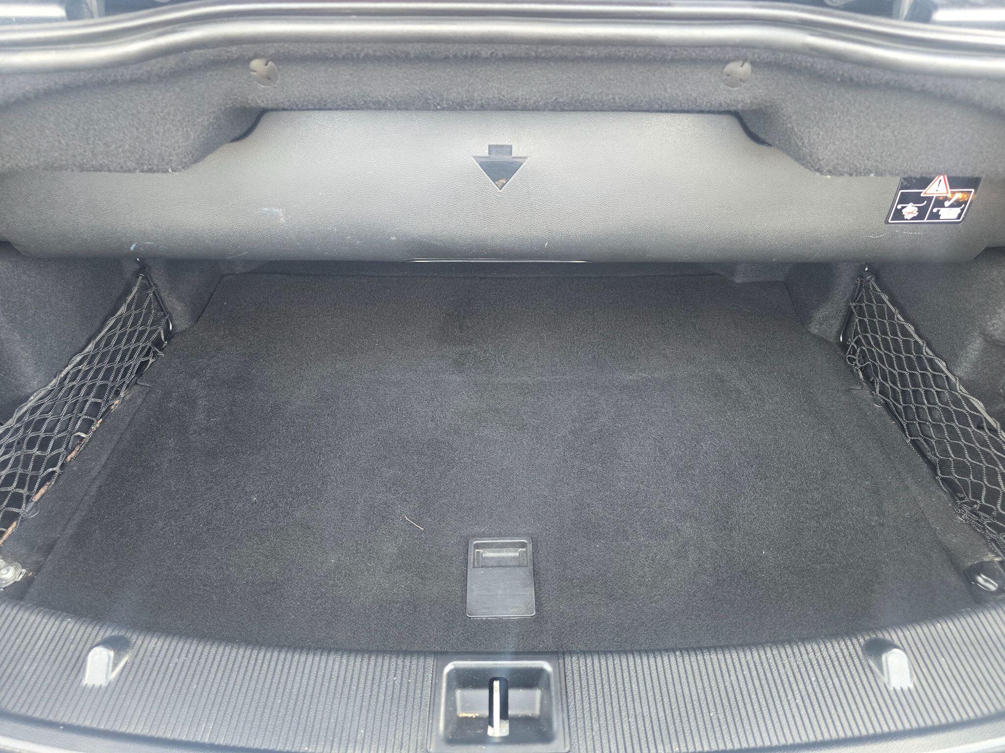 Mercedes-Benz E-Class view 28