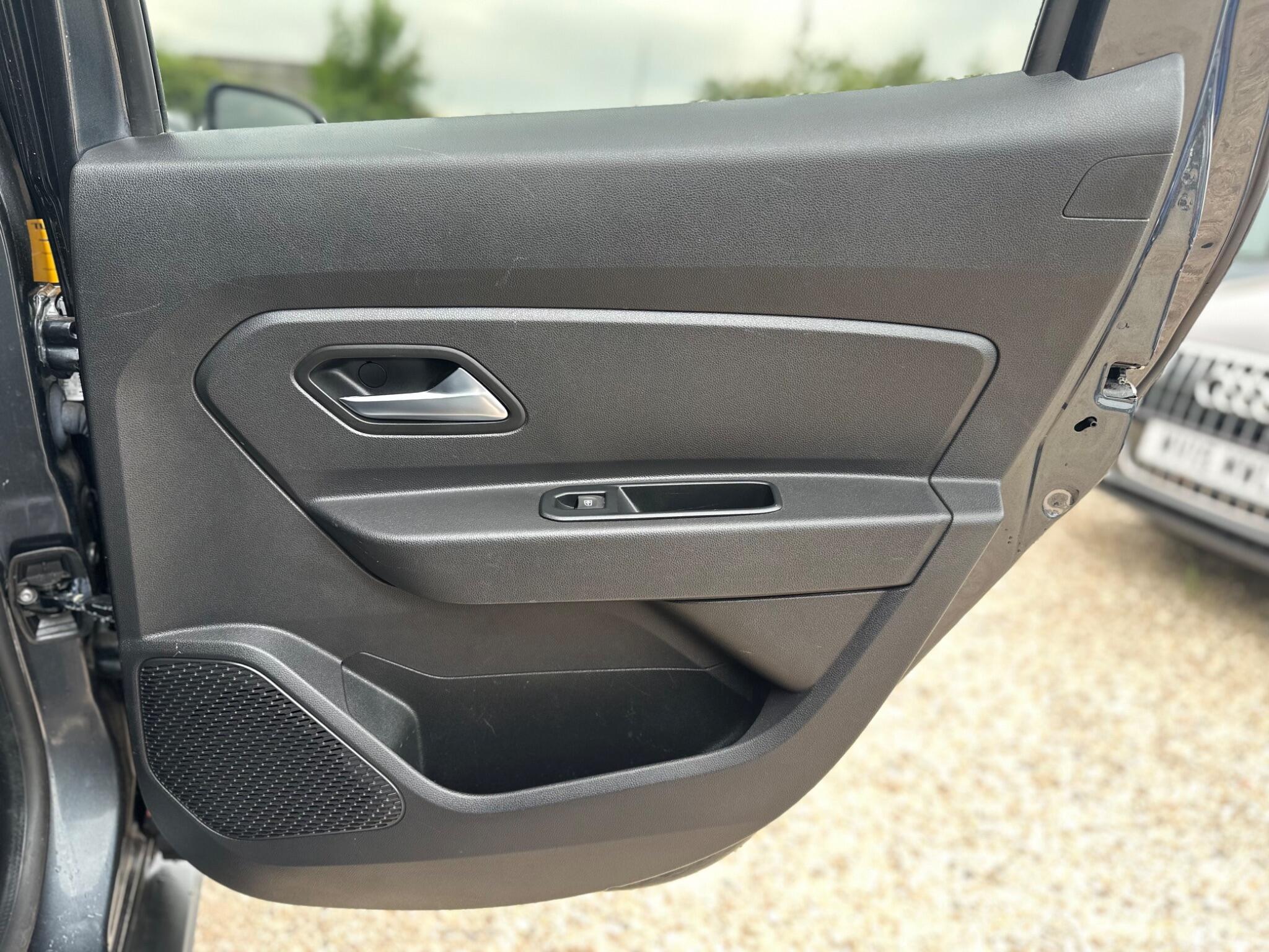 Dacia Duster view 56