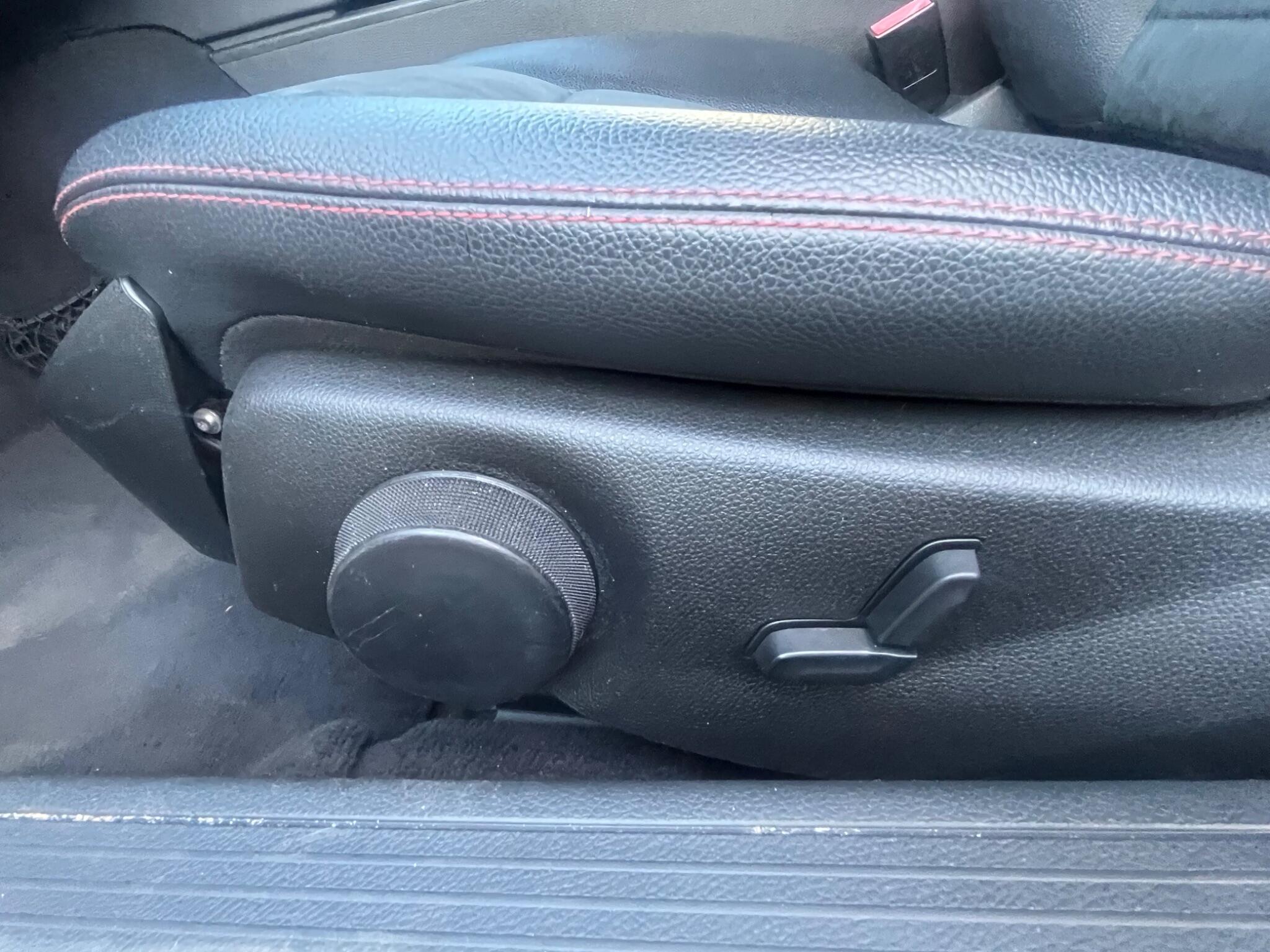 Mercedes-Benz C-Class view 33