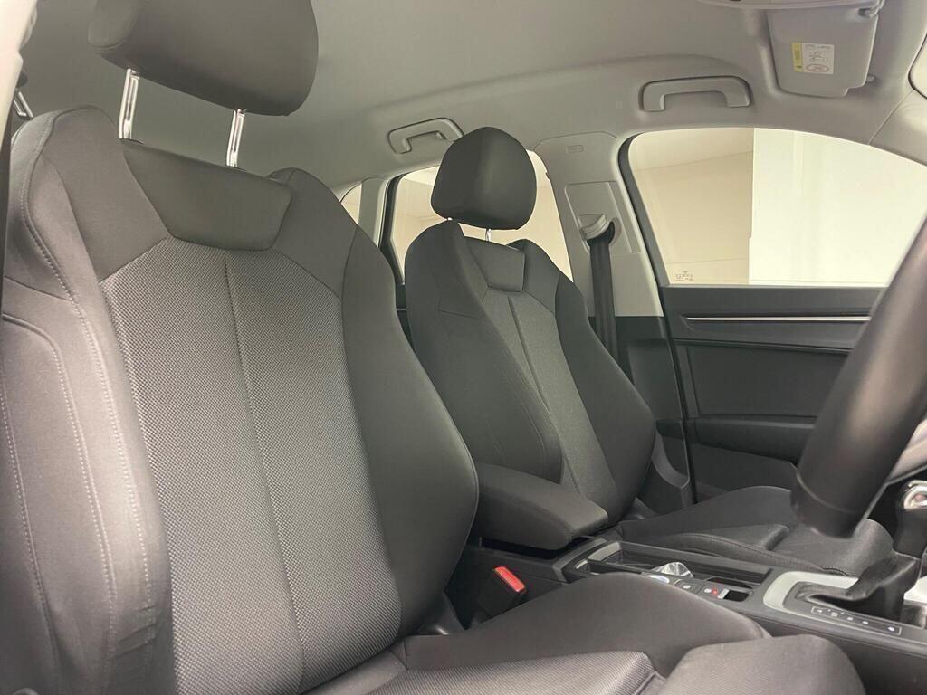 Audi Q3 view 10