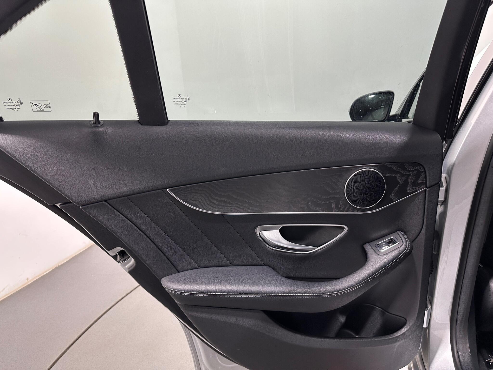 Mercedes-Benz C Class view 41