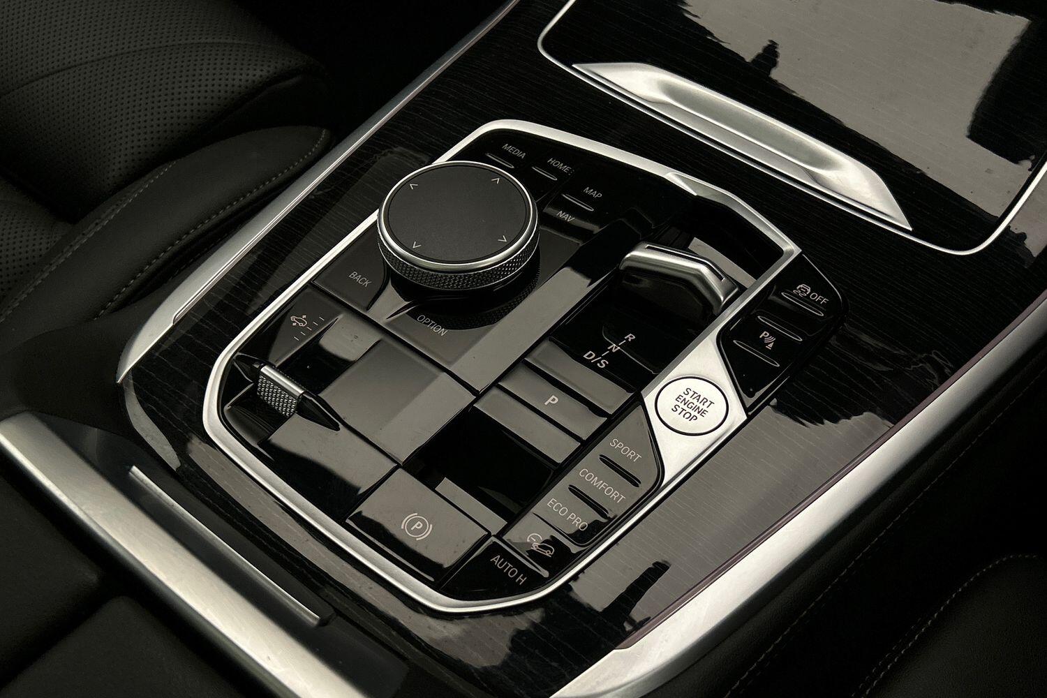BMW X7 view 11