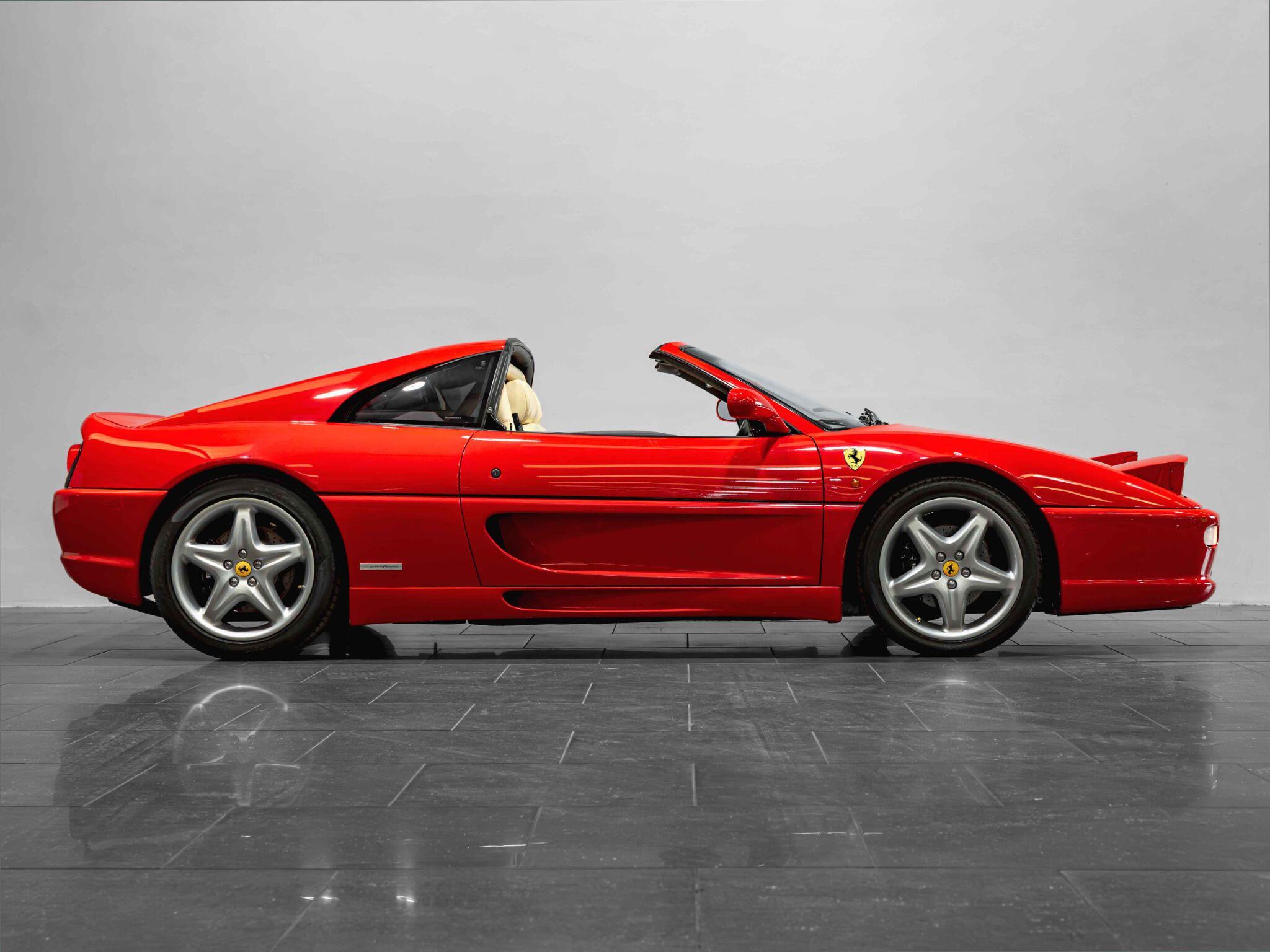 Ferrari F355 view 7