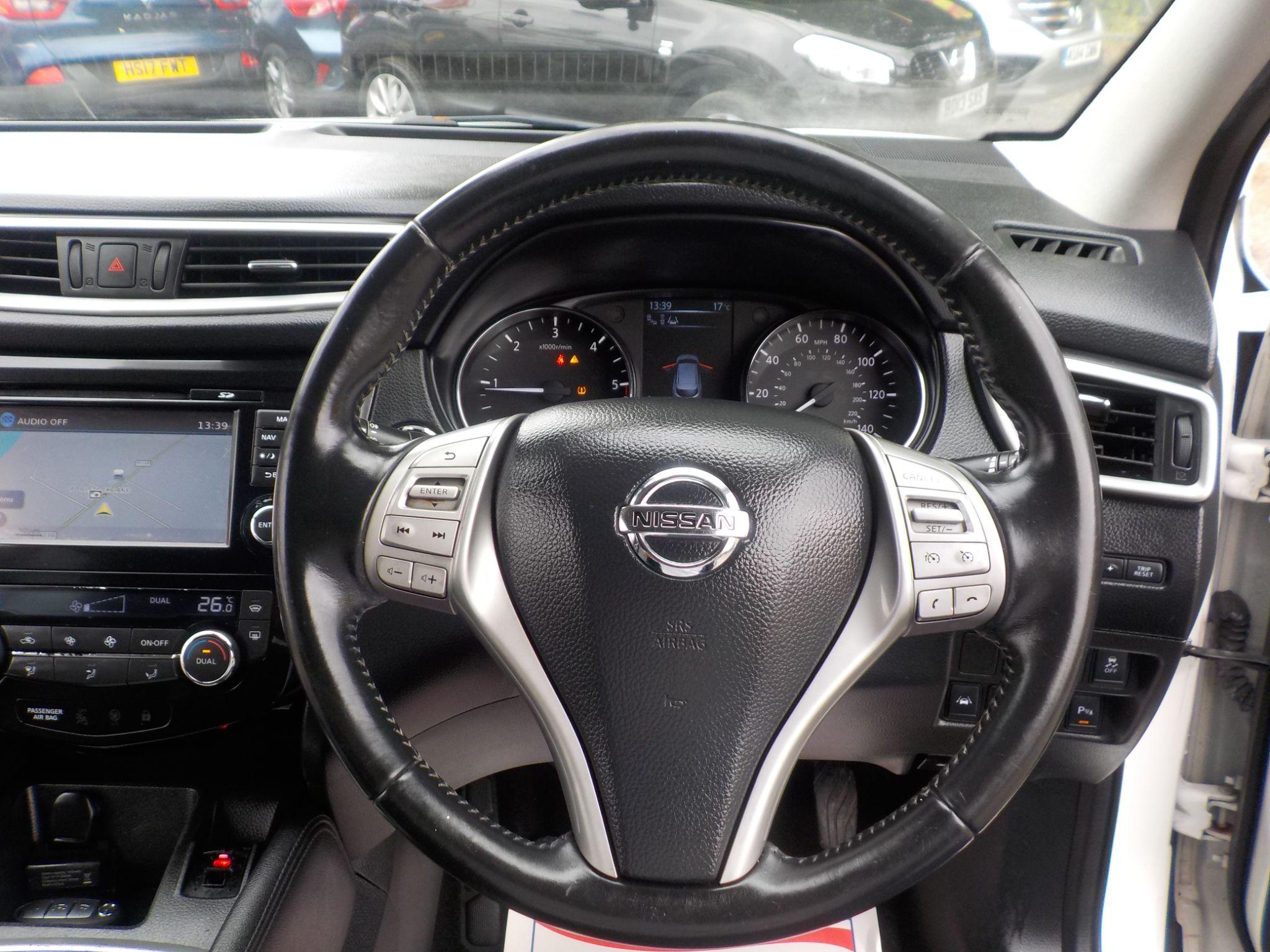 Nissan Qashqai 1.6 dCi Tekna 2WD Euro 5 (s/s) 5dr