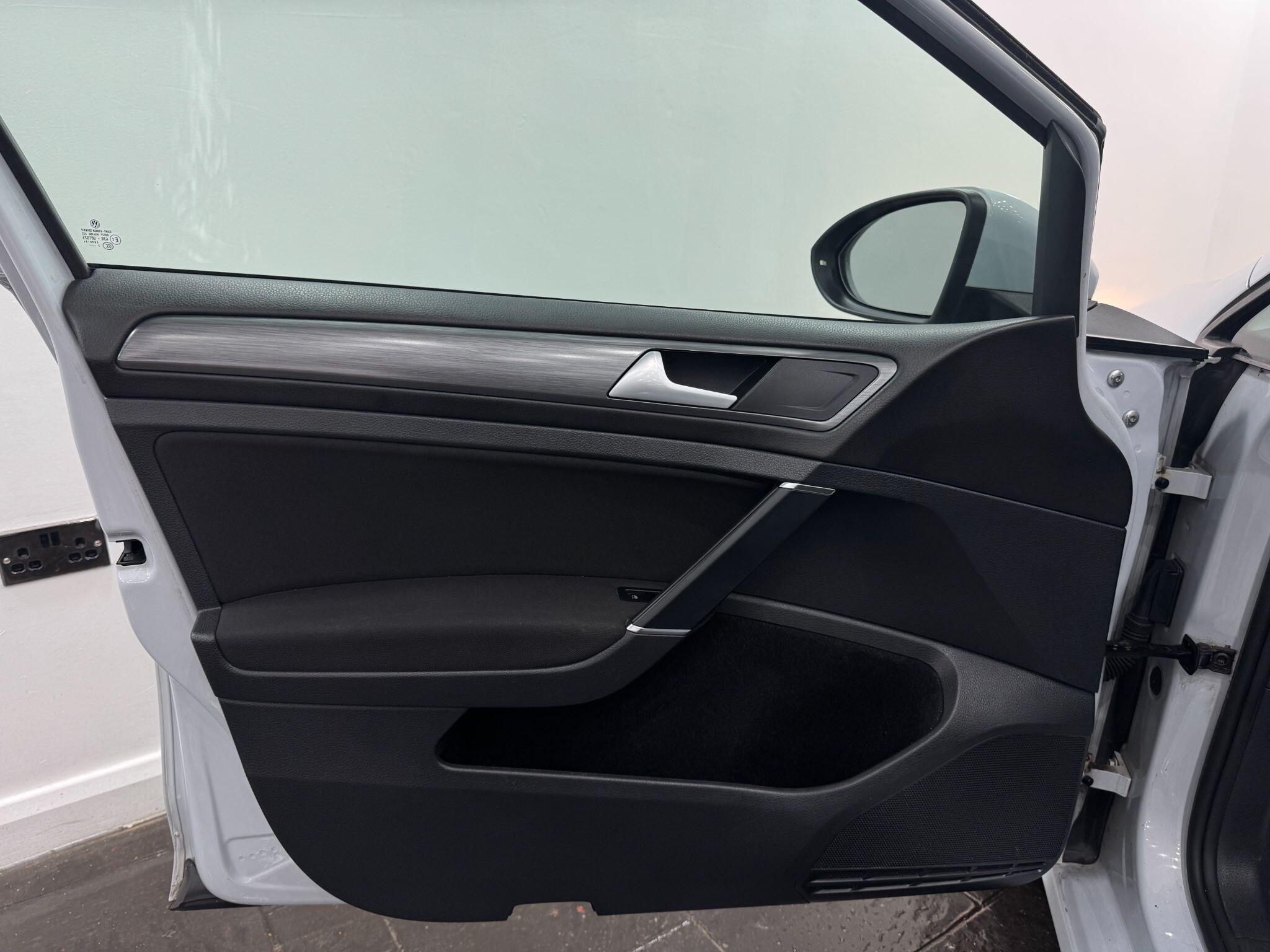 Volkswagen Golf view 52