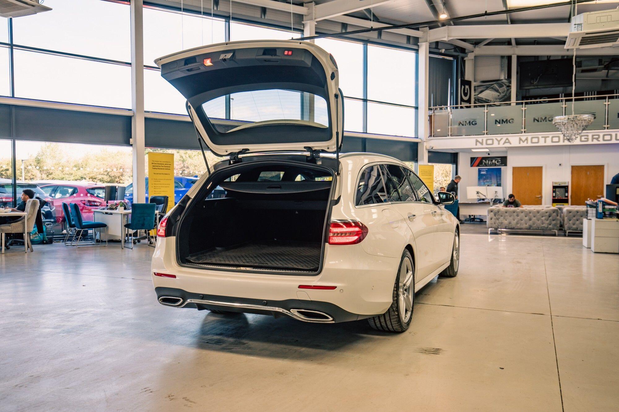 Mercedes-Benz E-Class view 33