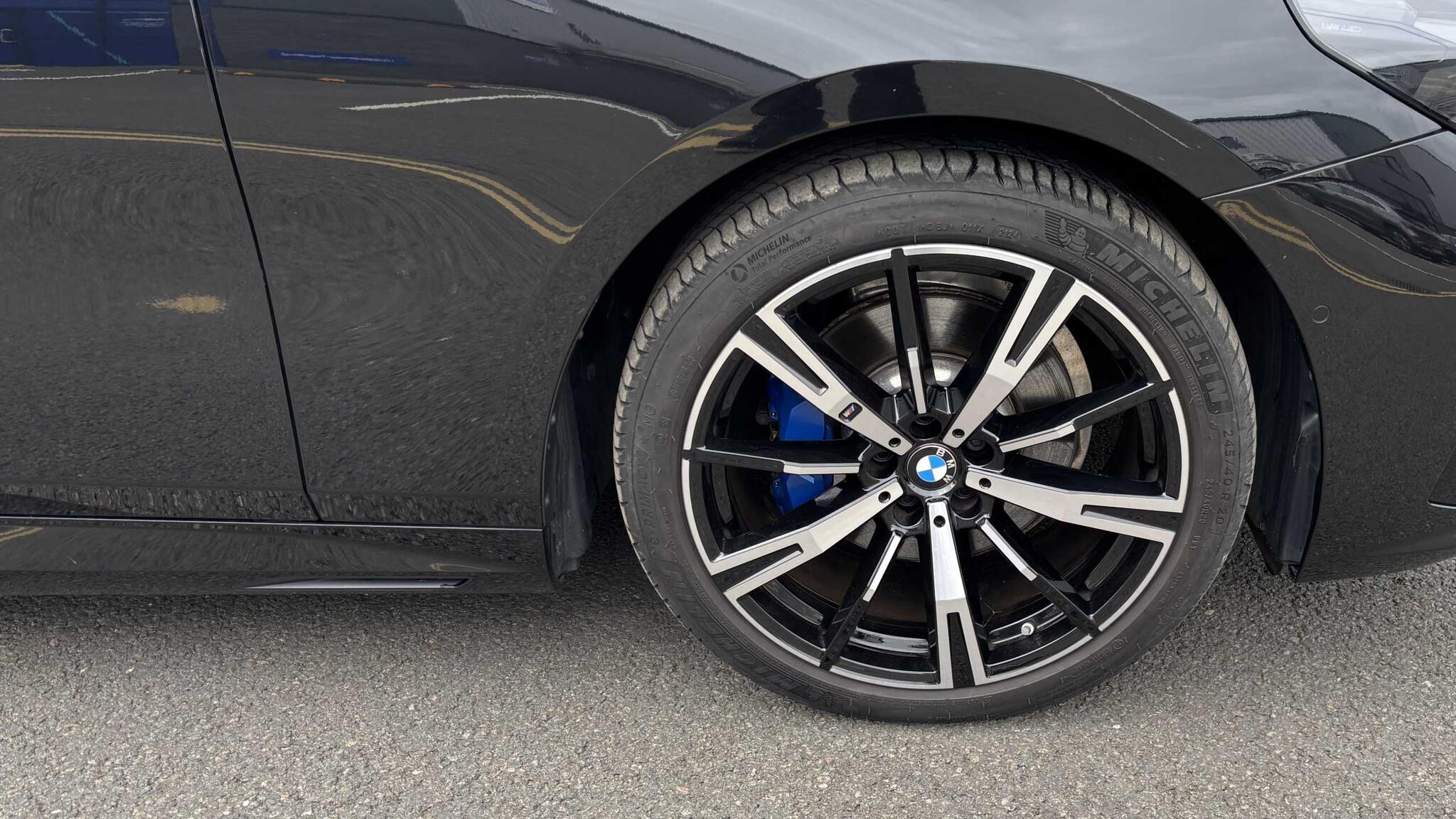 BMW 5 Series view 18