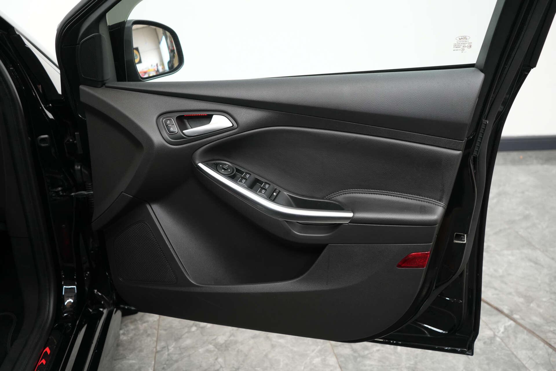 Ford Focus view 24