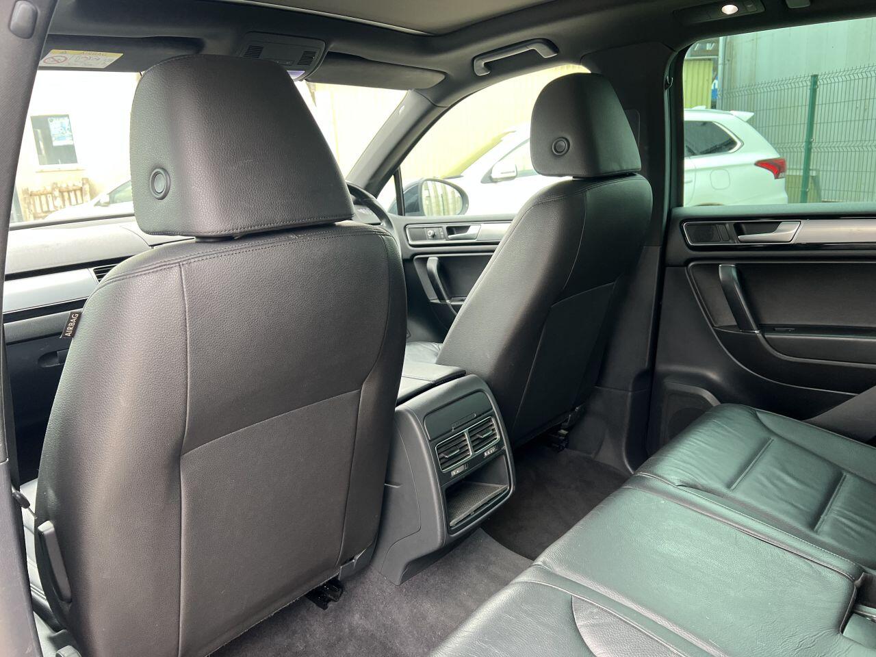 Volkswagen Touareg view 26