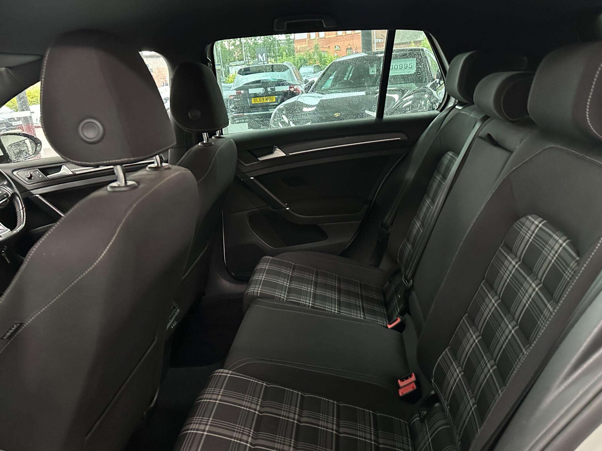 Volkswagen Golf view 37