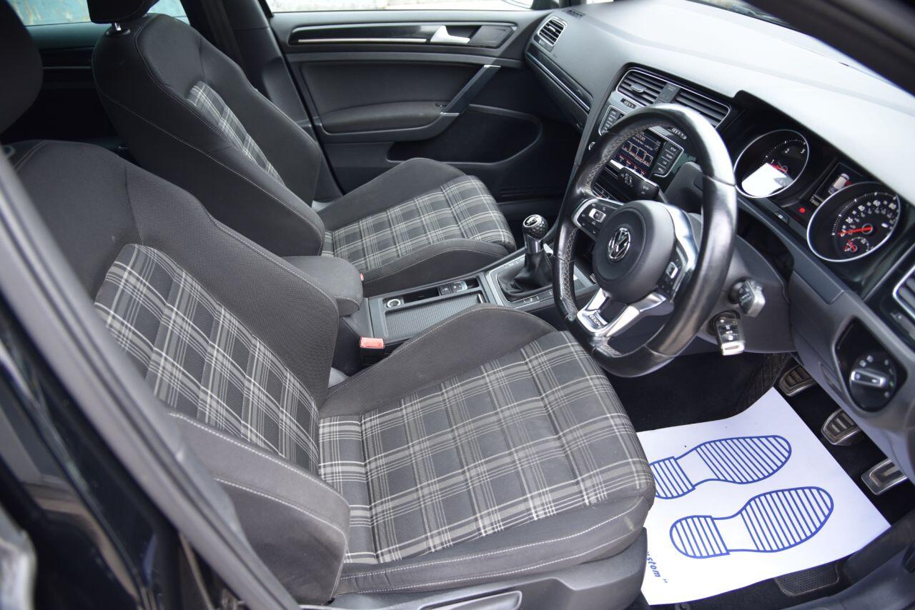 Volkswagen Golf view 18