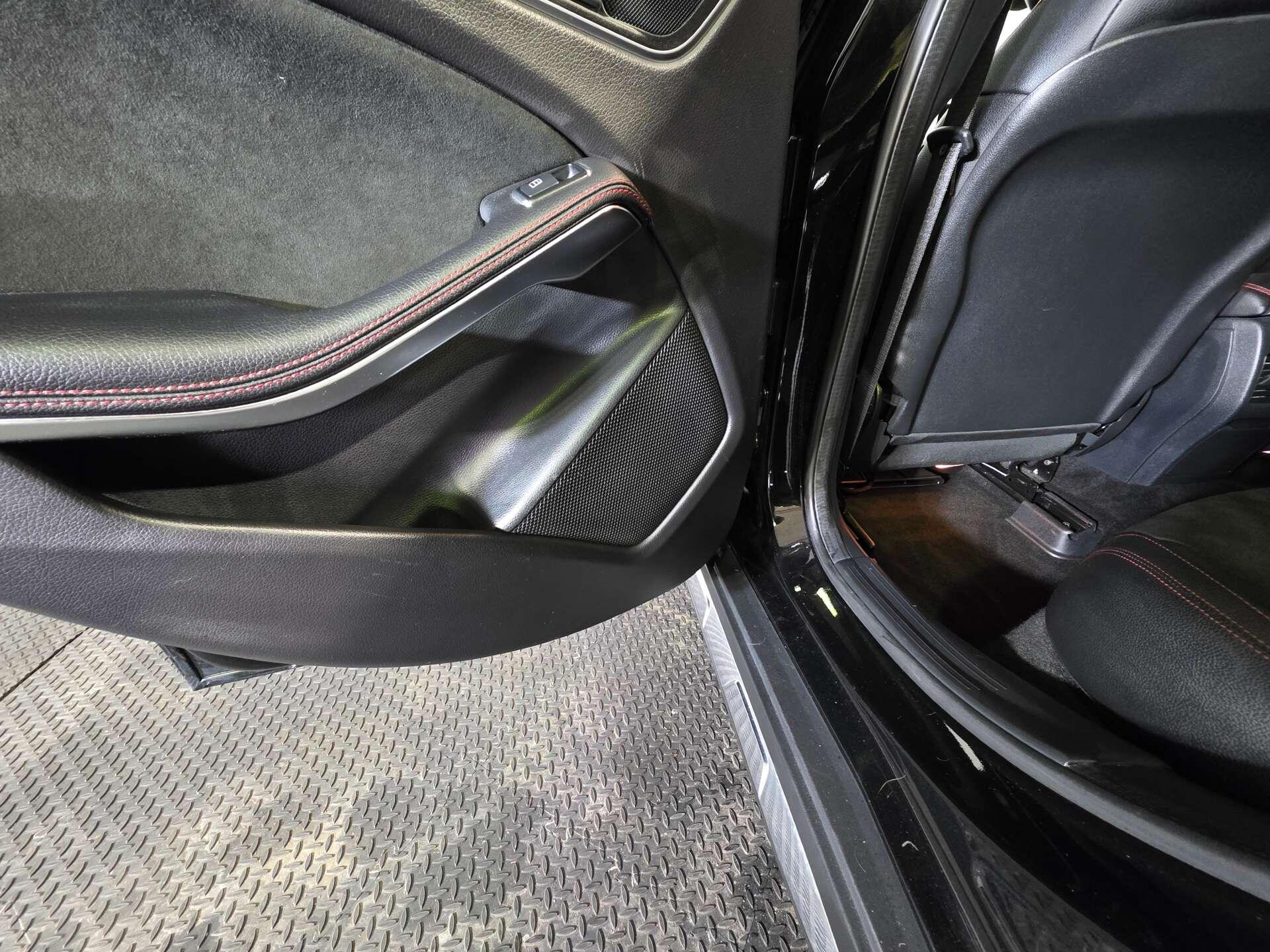 Mercedes-Benz GLA view 58