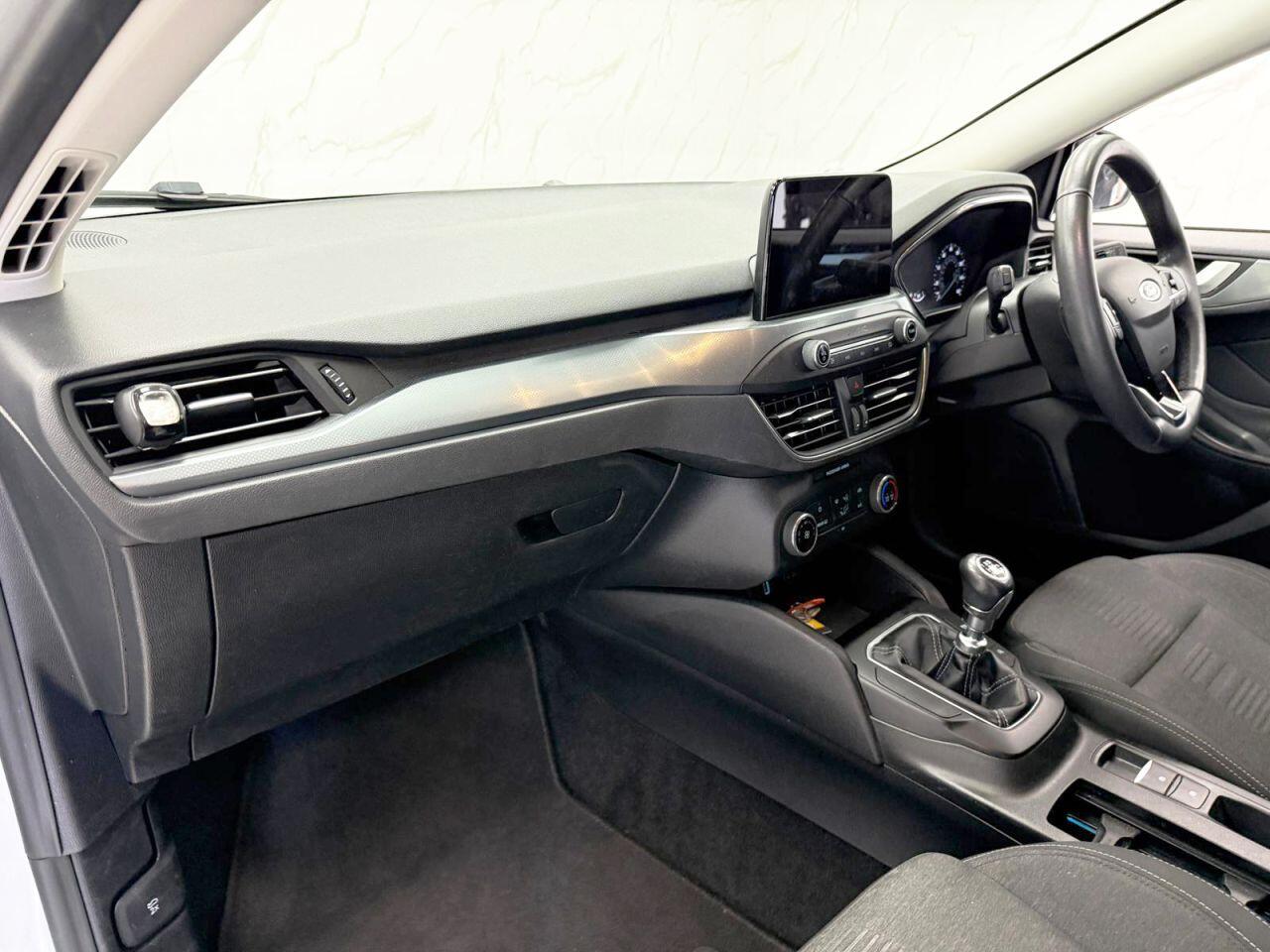 Ford Focus view 15