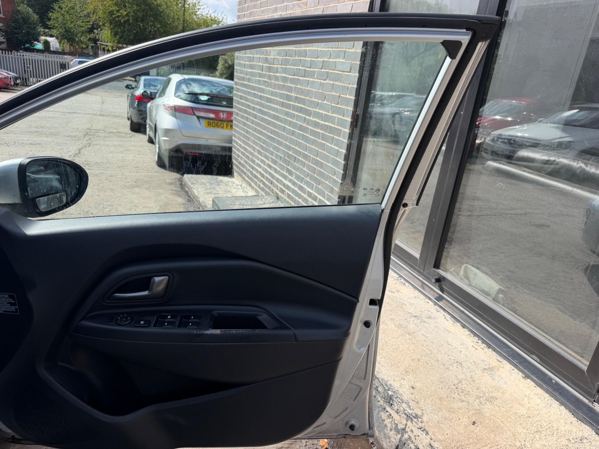 Kia Rio view 9