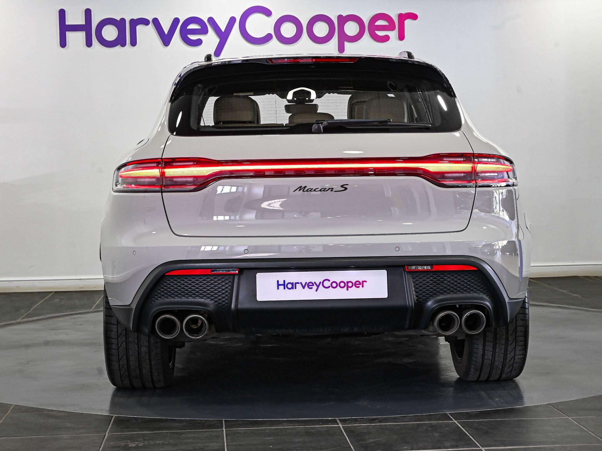 Porsche Macan view 22
