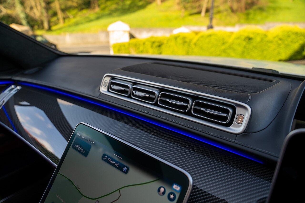 Mercedes-Benz S-Class view 54