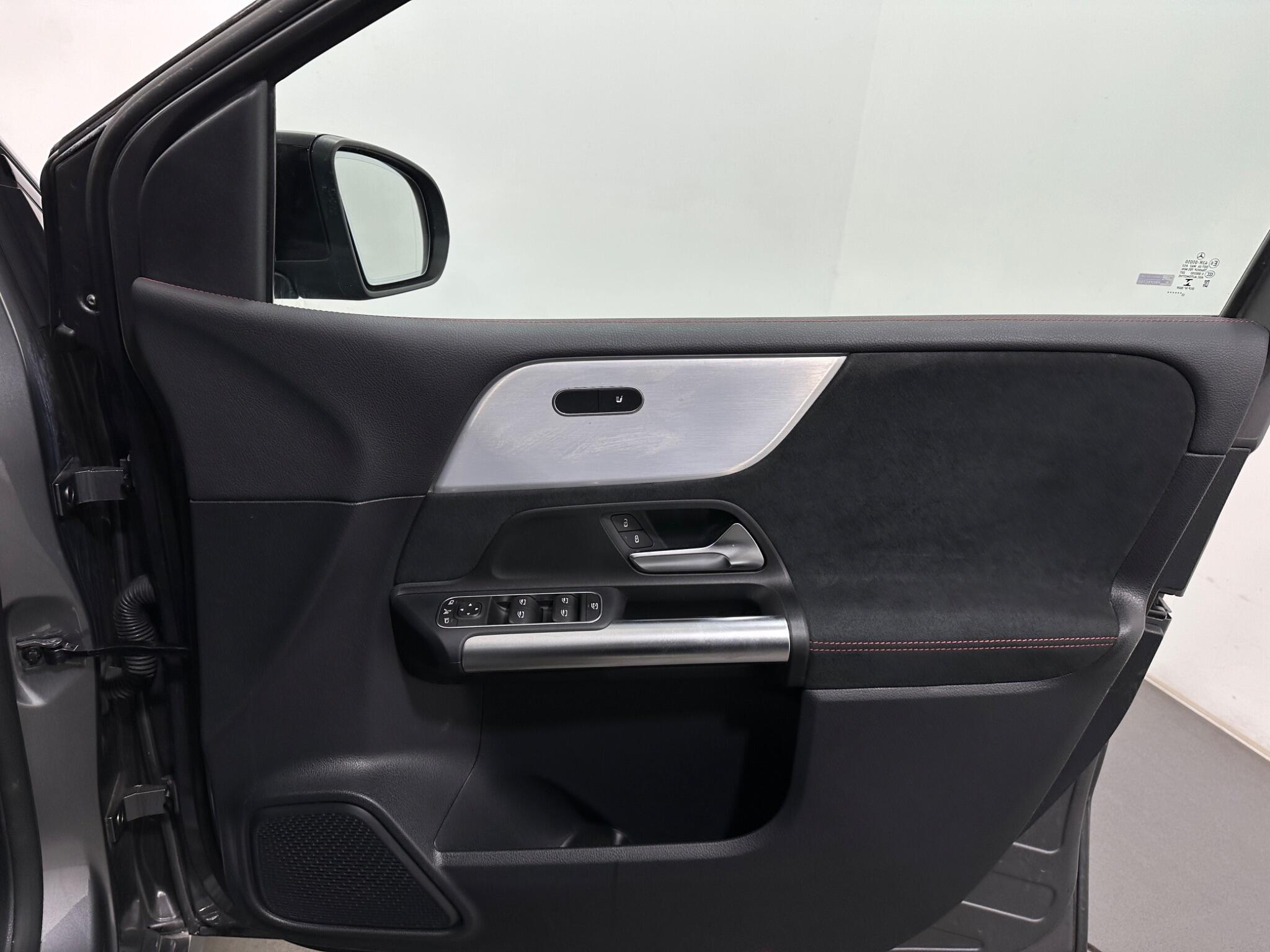 Mercedes-Benz B-Class view 36