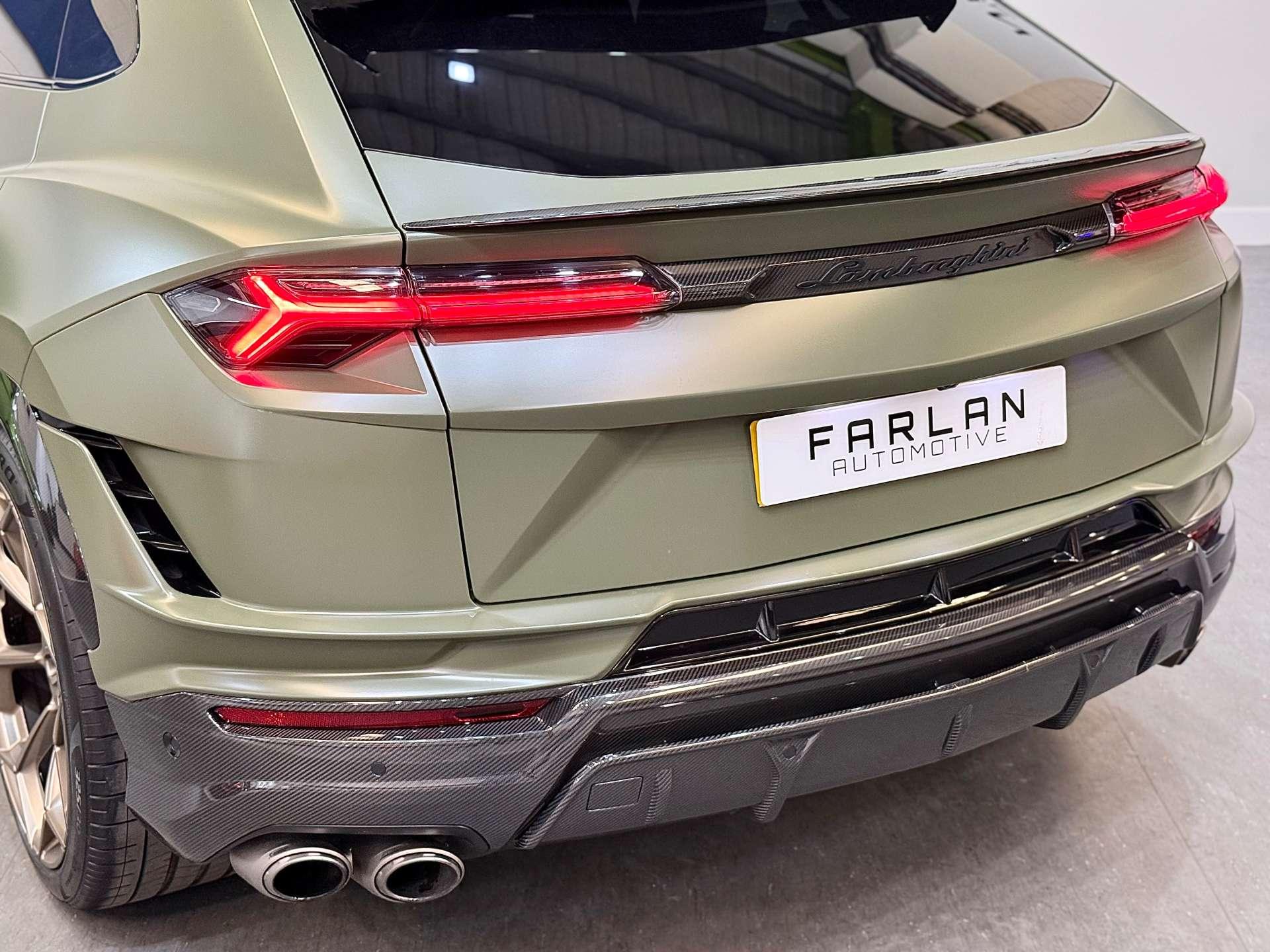 Lamborghini Urus view 90