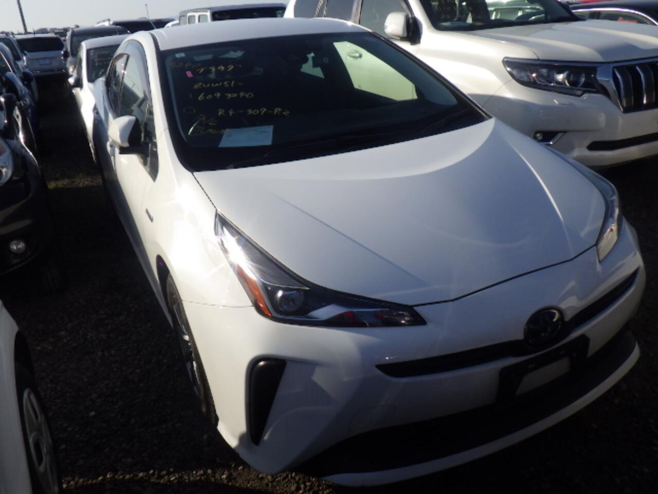 Toyota Prius view 3