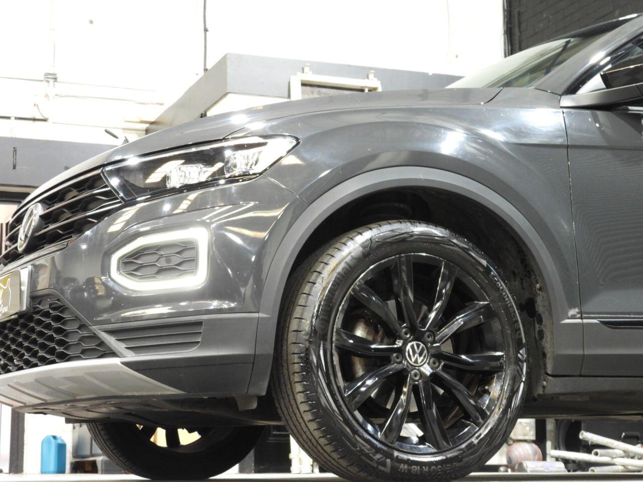 Volkswagen T-Roc view 15