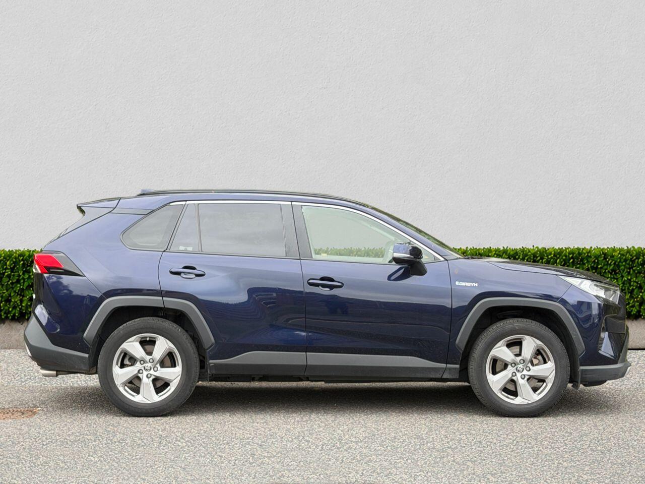 Toyota RAV4 view 8
