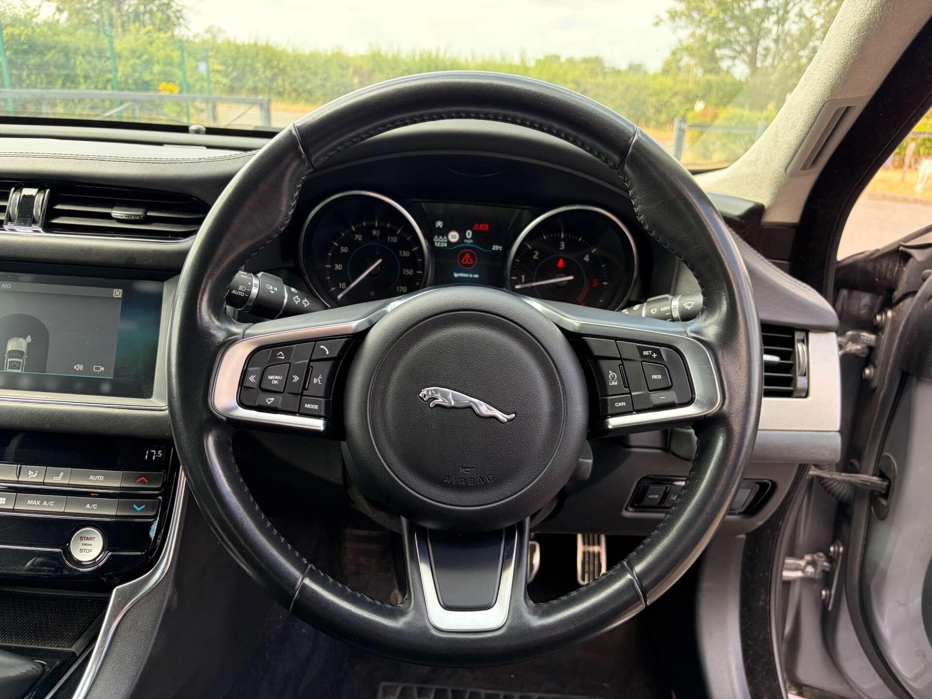 Jaguar XF view 37