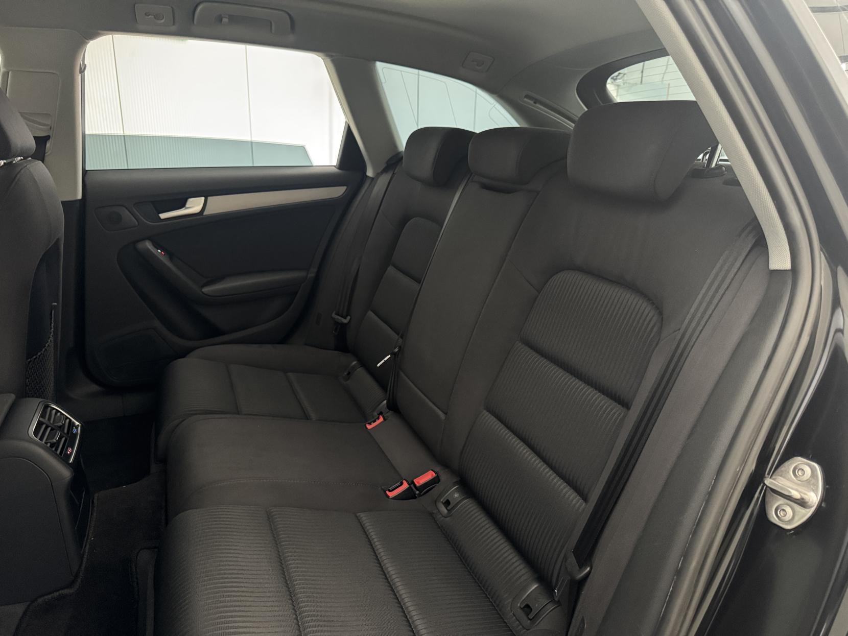 Audi A4 Avant view 54
