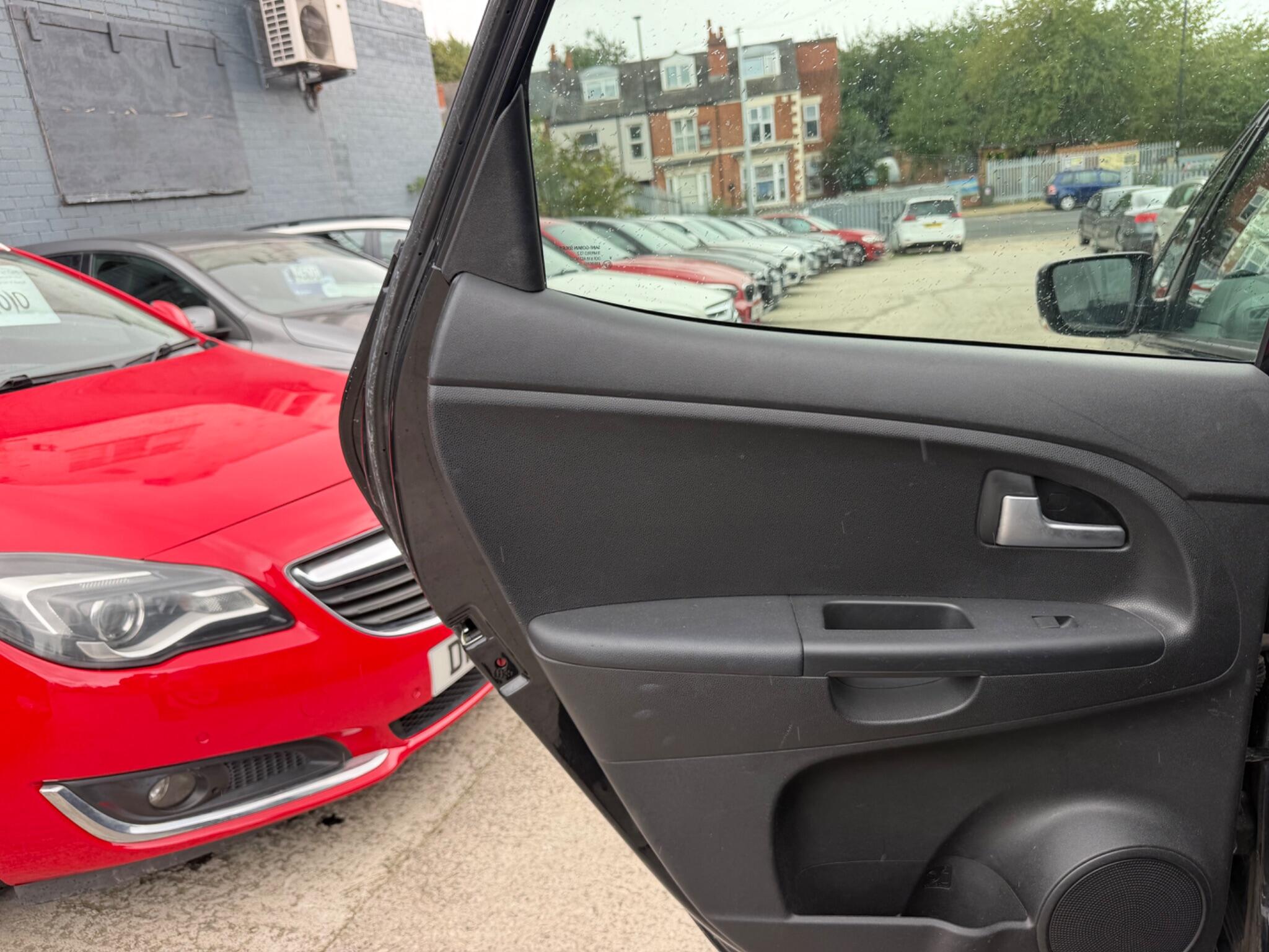 Kia Venga view 25