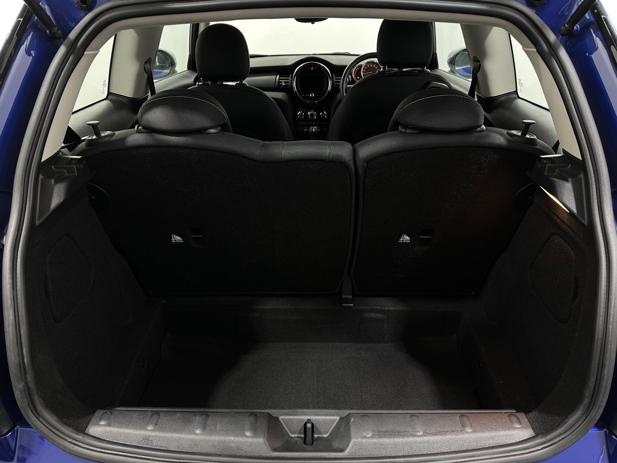 Mini Hatch view 41