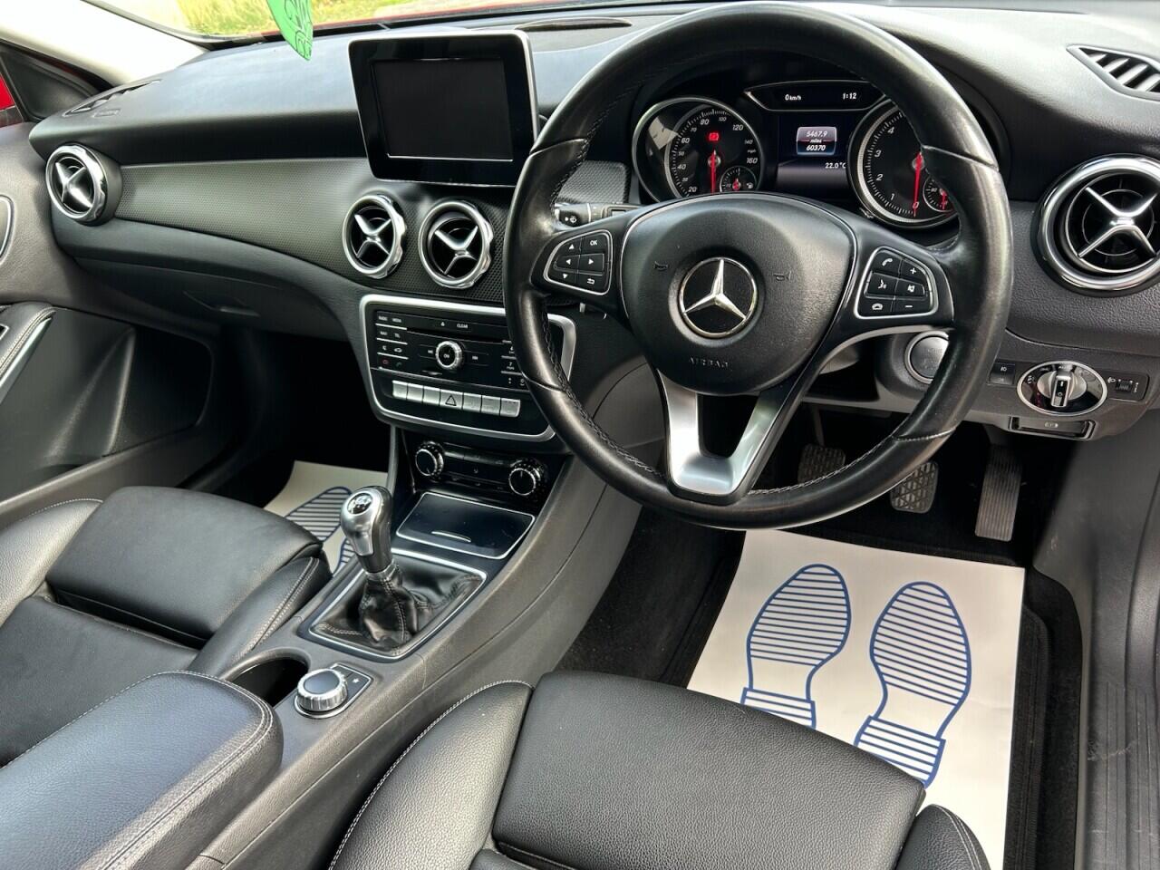 Mercedes-Benz GLA view 3