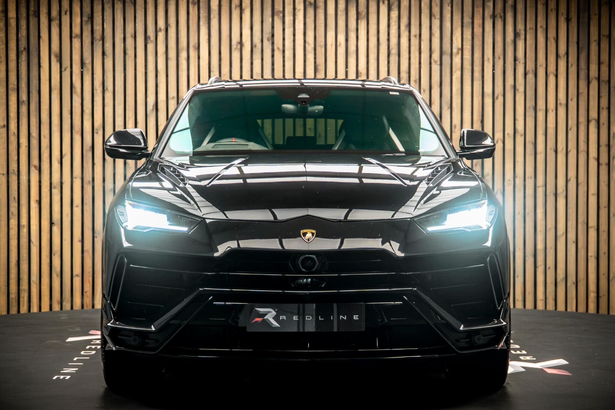 Lamborghini Urus view 5