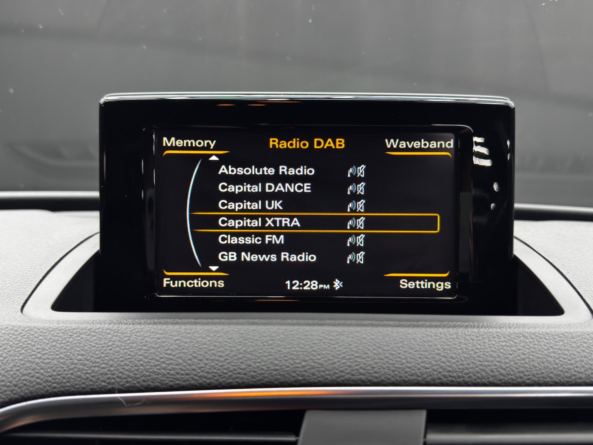 Audi Q3 view 31