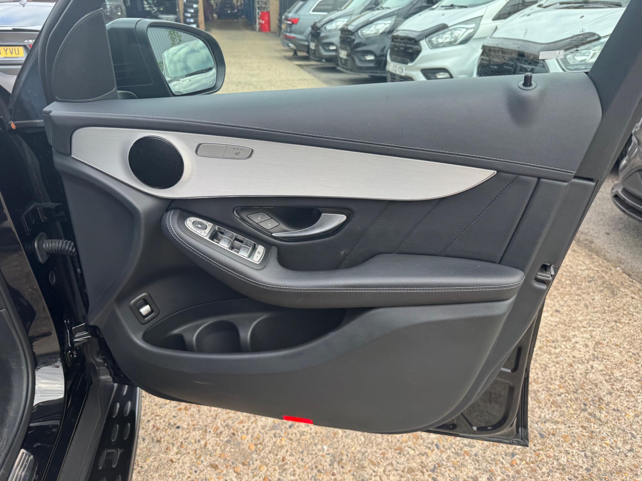 Mercedes-Benz GLC view 34