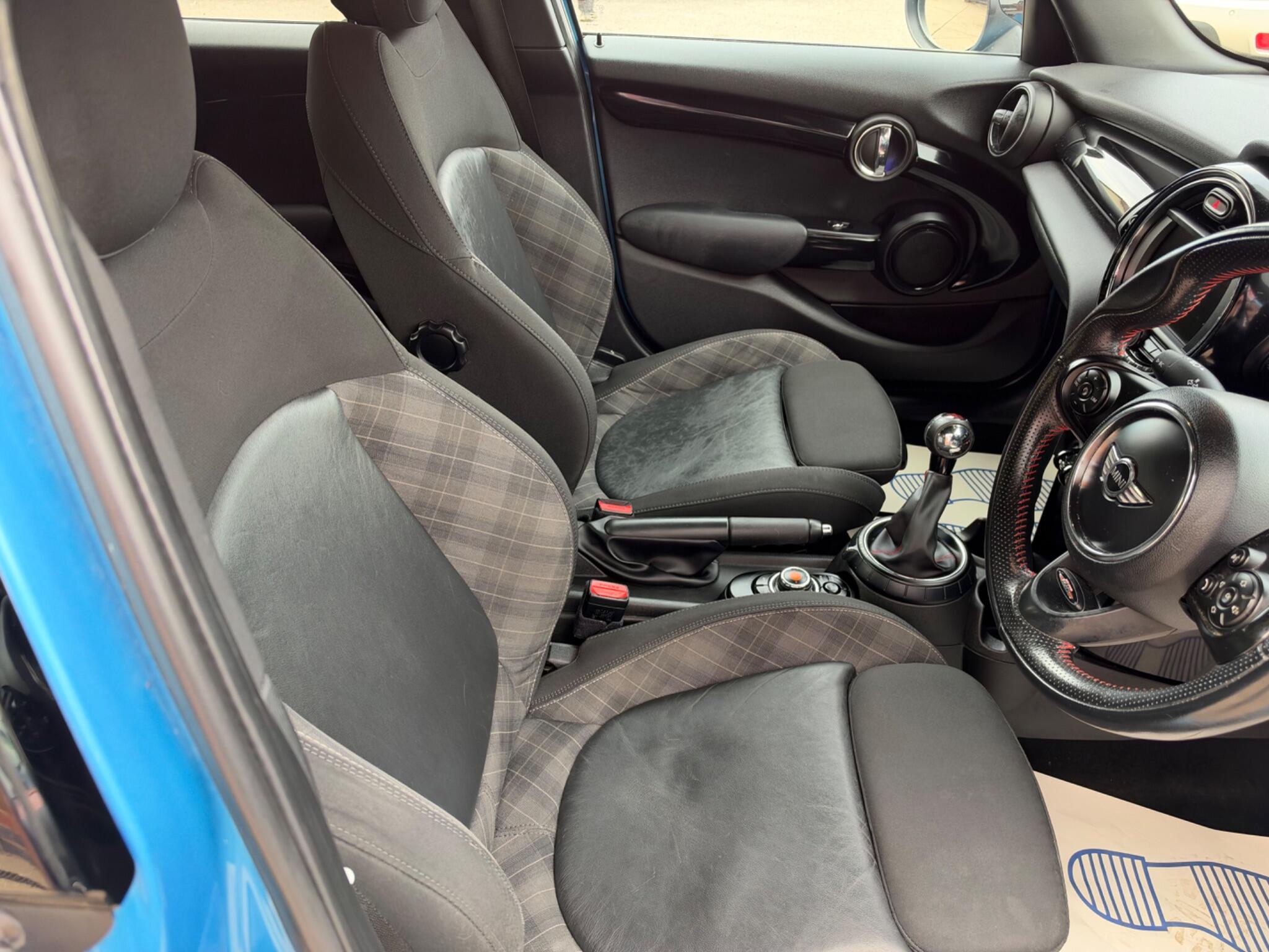 Mini Hatch view 14