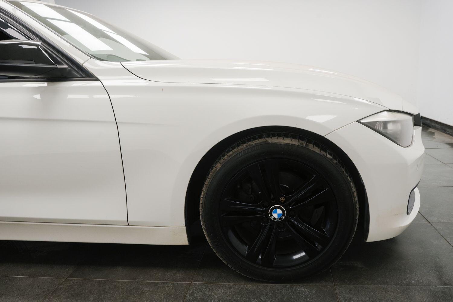 BMW 3 Series view 5