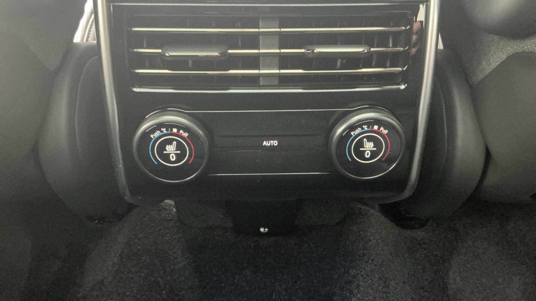 Land Rover Range Rover view 18