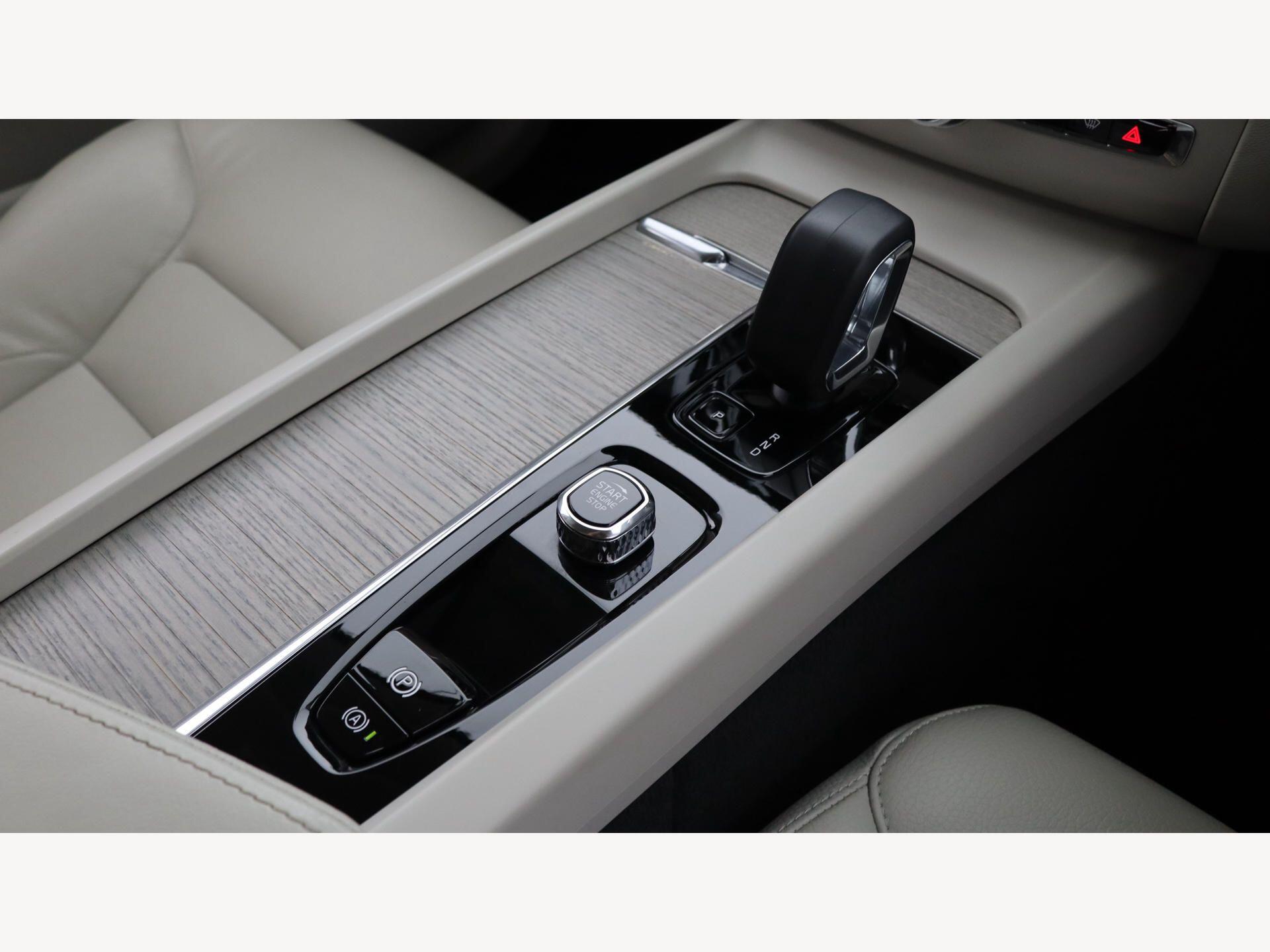 Volvo XC60 view 25