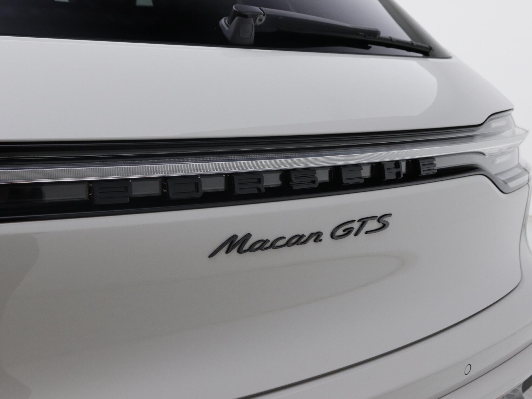 Porsche Macan view 31