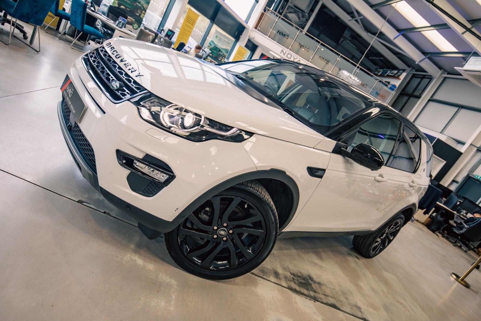 Land Rover Discovery Sport view 5