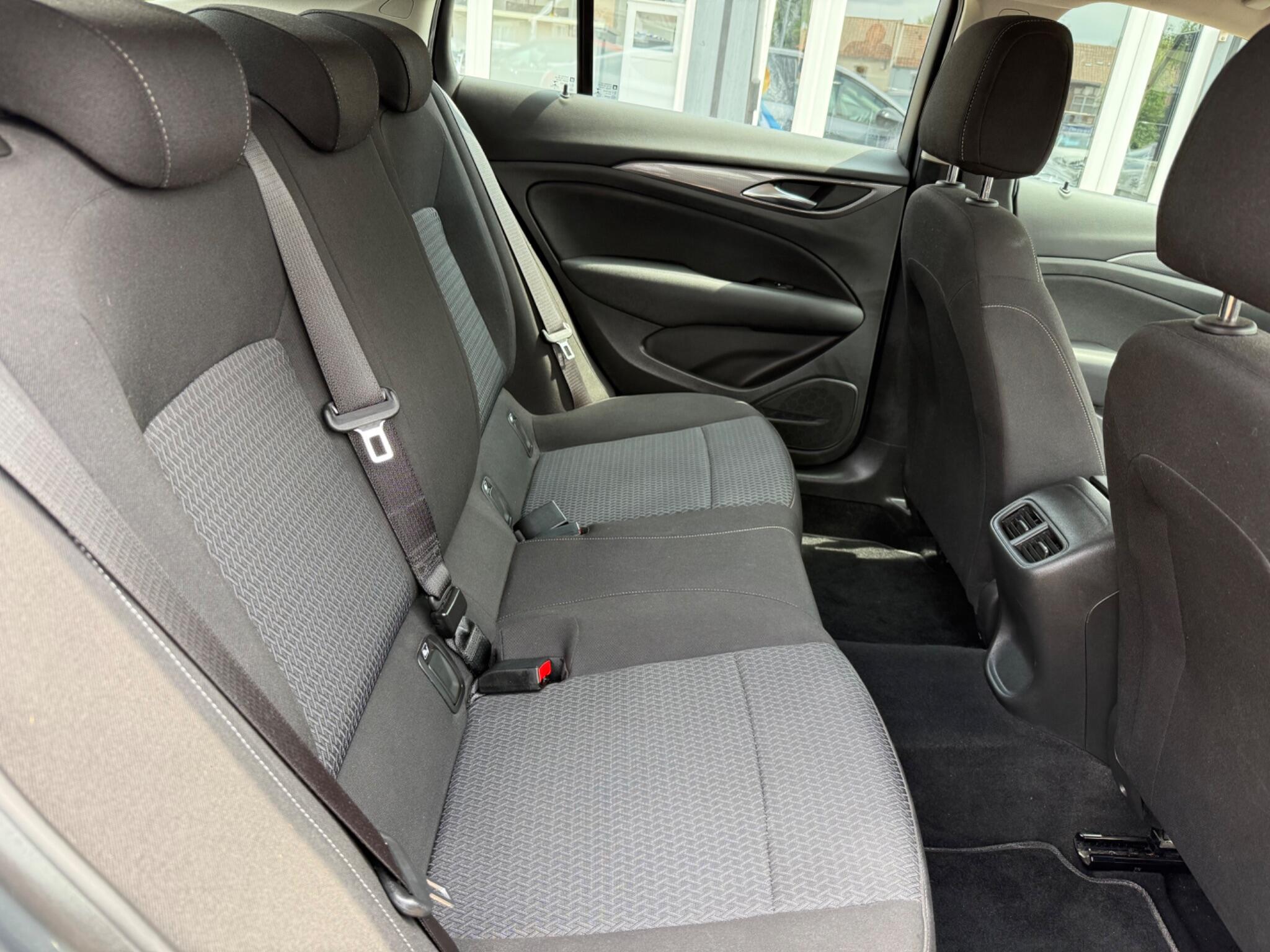 Vauxhall Insignia view 11