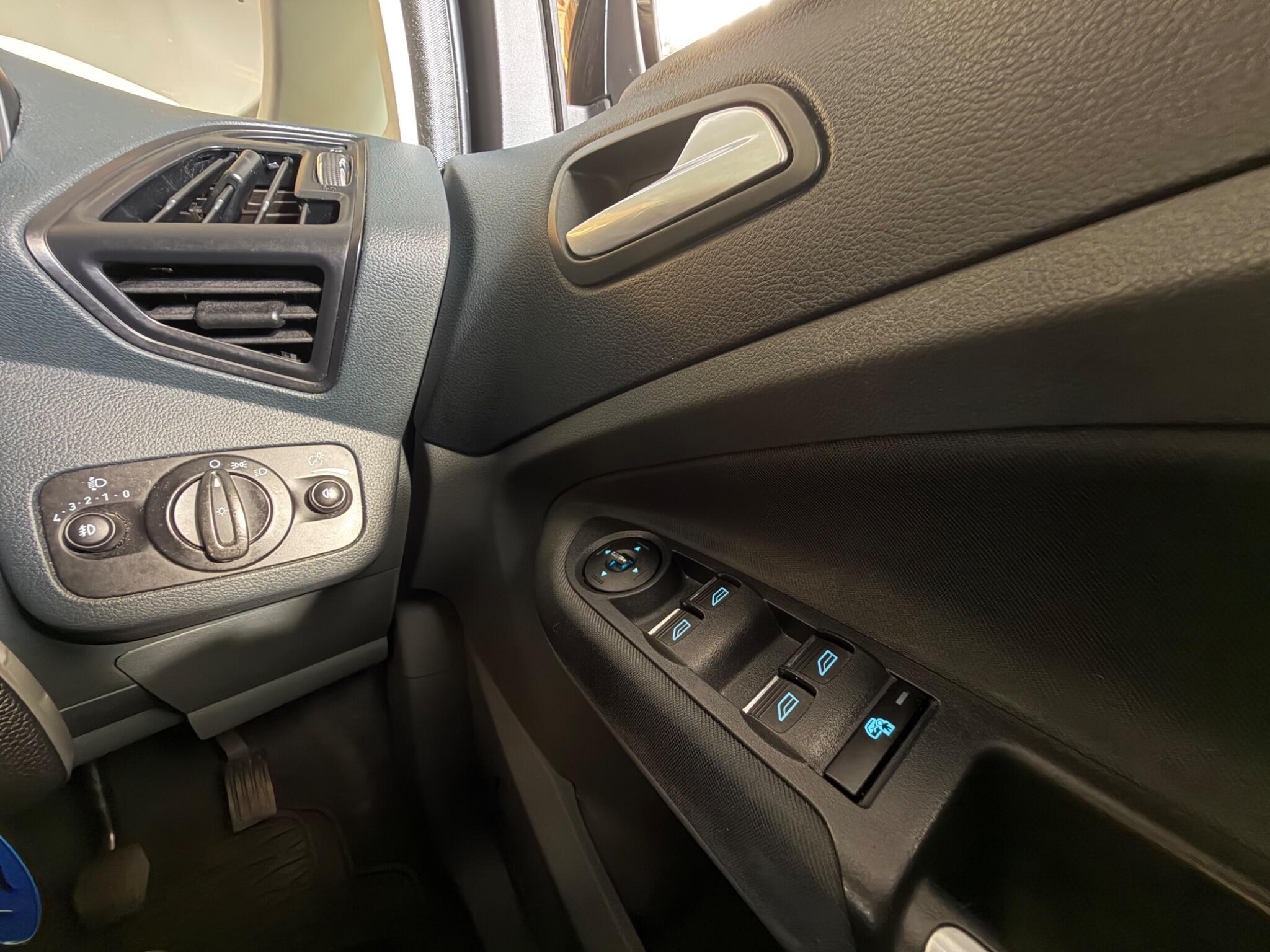 Ford Grand C-Max view 27
