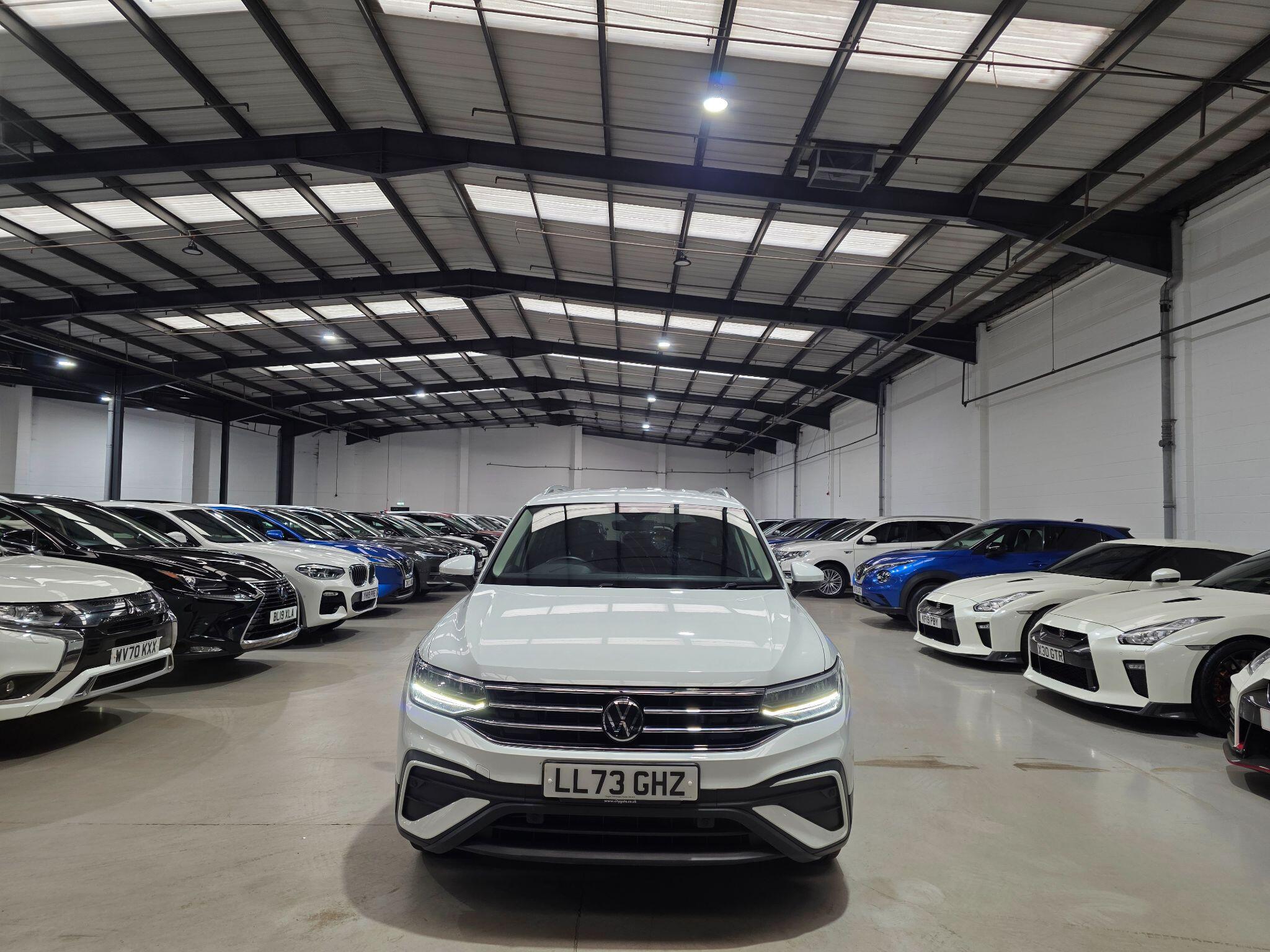 Volkswagen Tiguan Allspace view 2