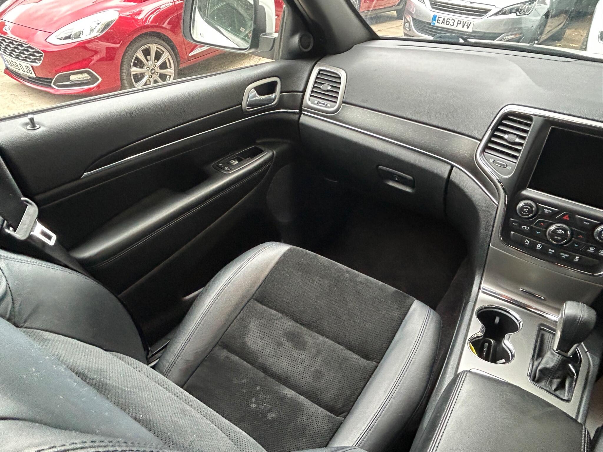 Jeep Grand Cherokee view 27