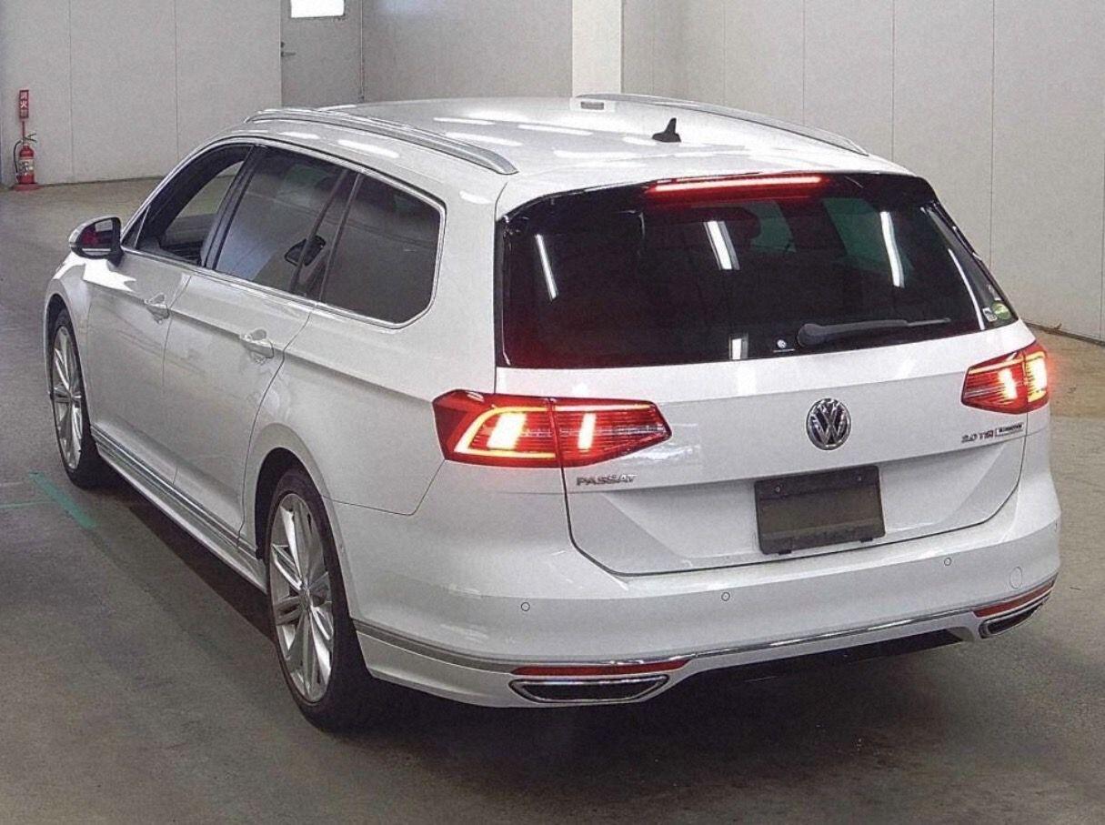 Volkswagen Passat view 3
