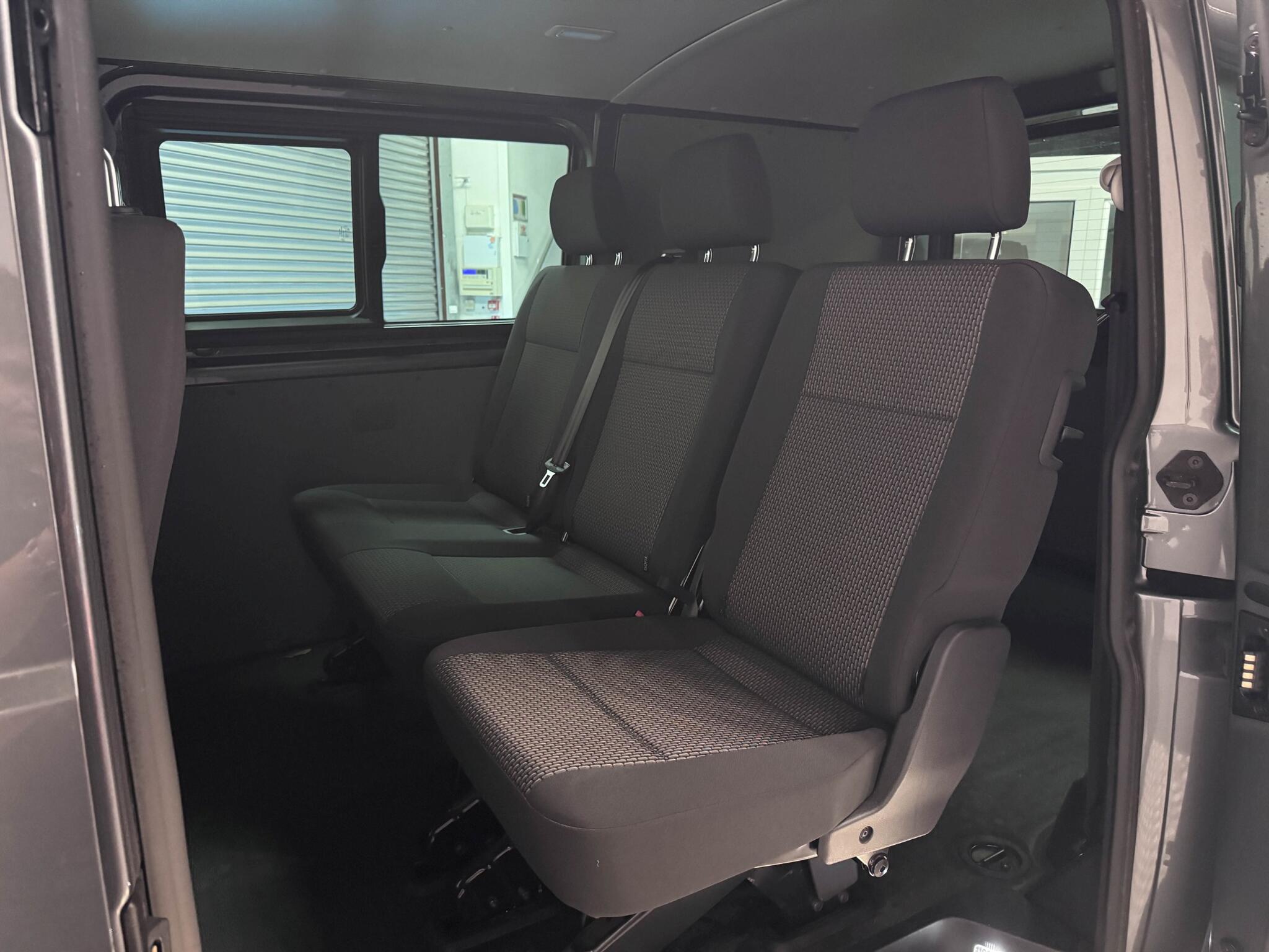 Volkswagen Transporter view 9