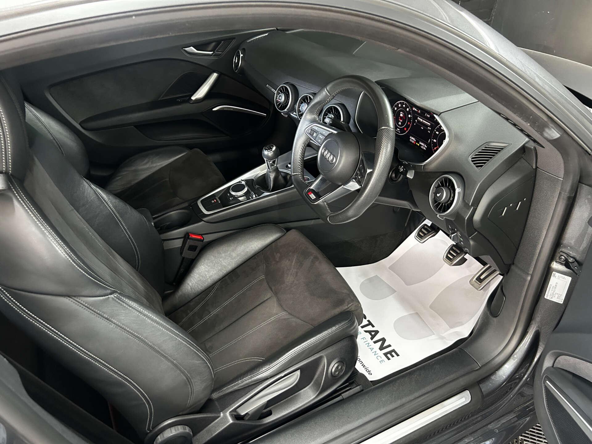 Audi TT view 35